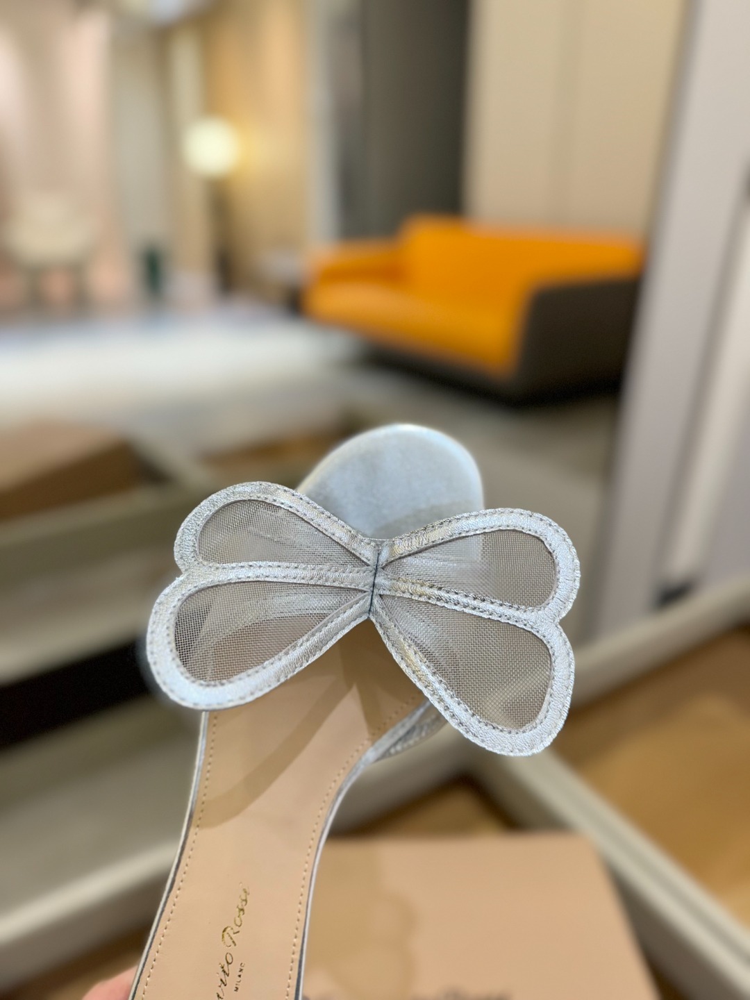 {拖鞋系}
Gianvito rossi
💕2025𝙨𝙨 这款平跟拖鞋
极简主义