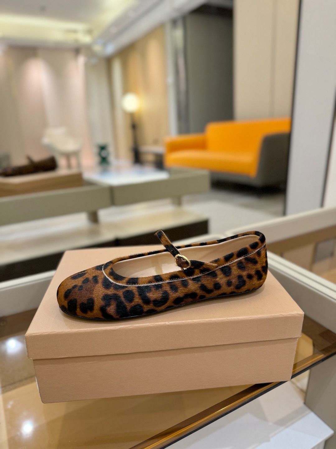 
   Gianvito Rossi
2025 春夏款 罗西 GR 芭蕾舞鞋平底玛丽珍单鞋
异域💫风情满