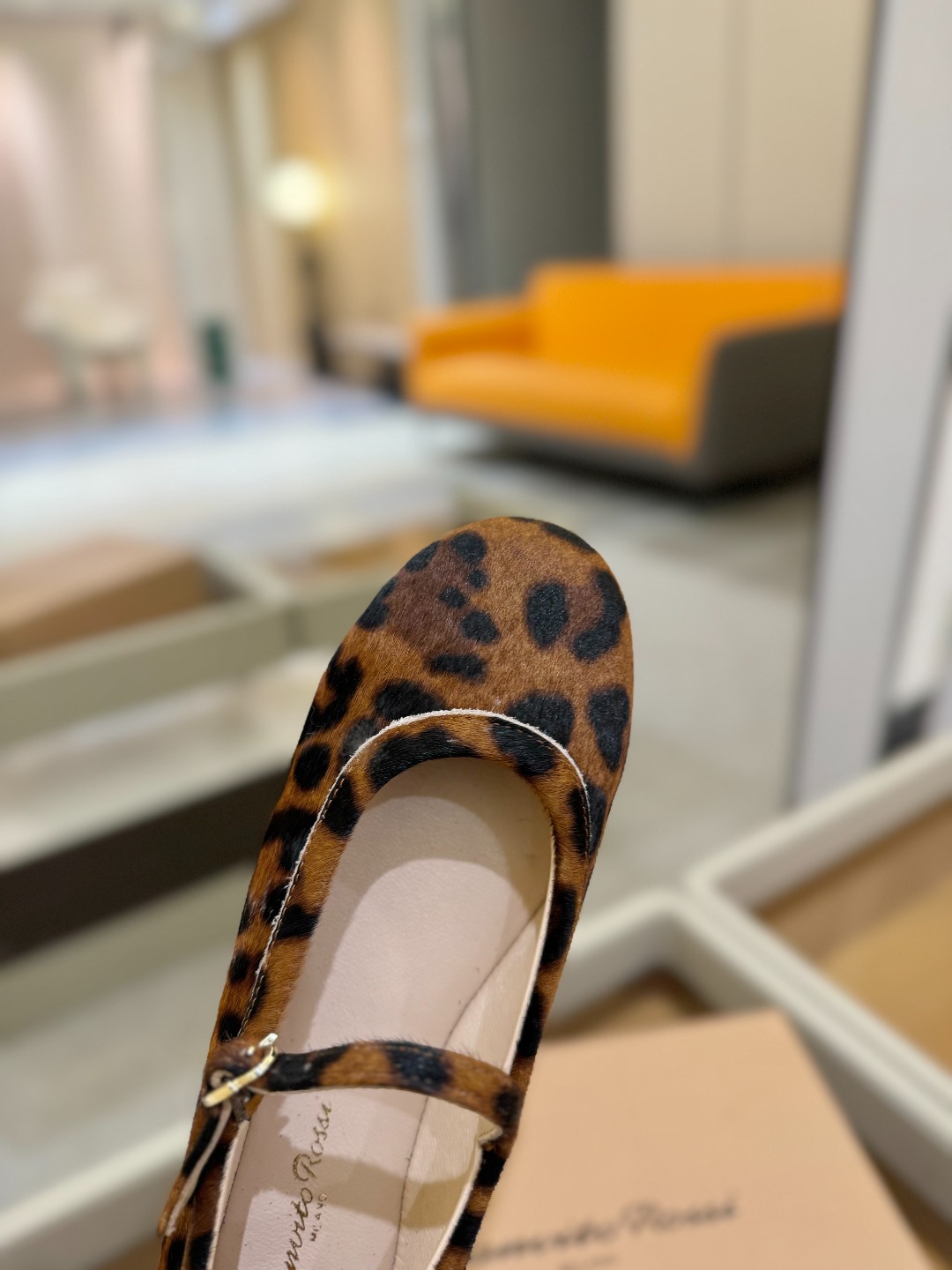 
   Gianvito Rossi
2025 春夏款 罗西 GR 芭蕾舞鞋平底玛丽珍单鞋
异域💫风情满