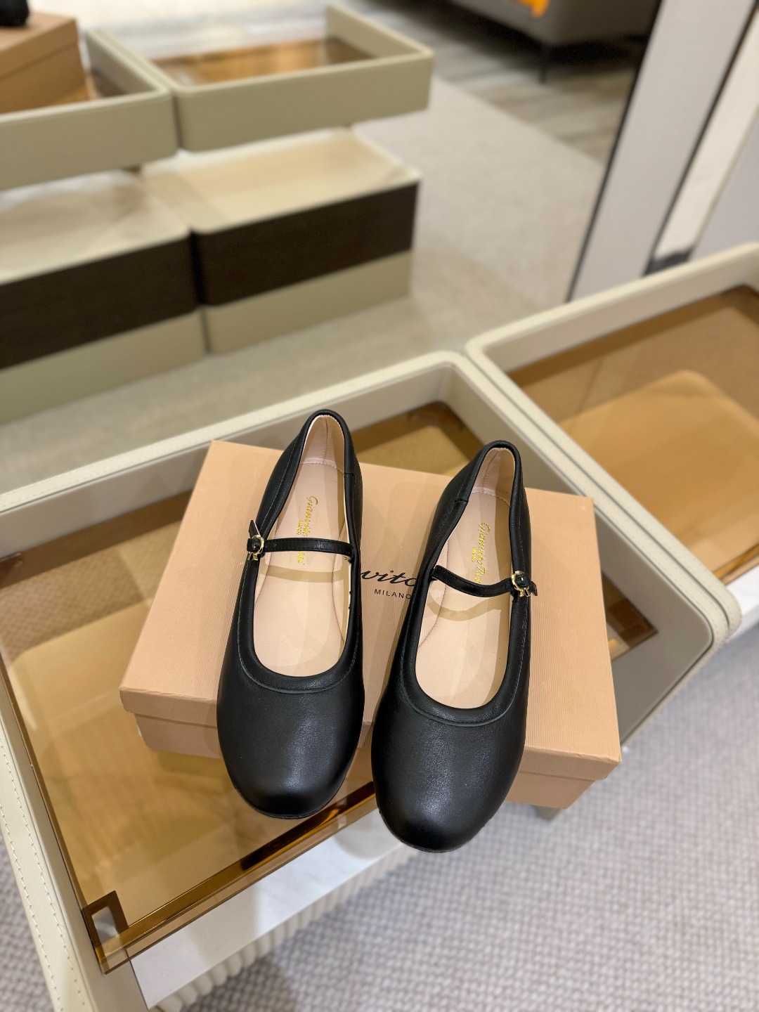 
   Gianvito Rossi
2025 春夏款 罗西 GR 芭蕾舞鞋平底玛丽珍单鞋
异域💫风情满