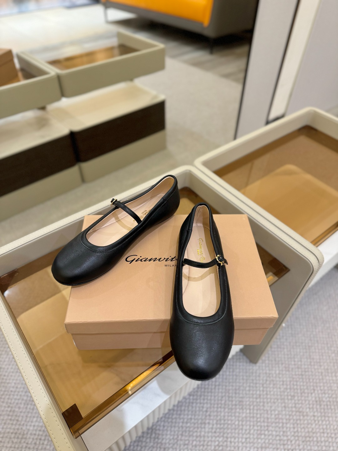 
   Gianvito Rossi
2025 春夏款 罗西 GR 芭蕾舞鞋平底玛丽珍单鞋
异域💫风情满