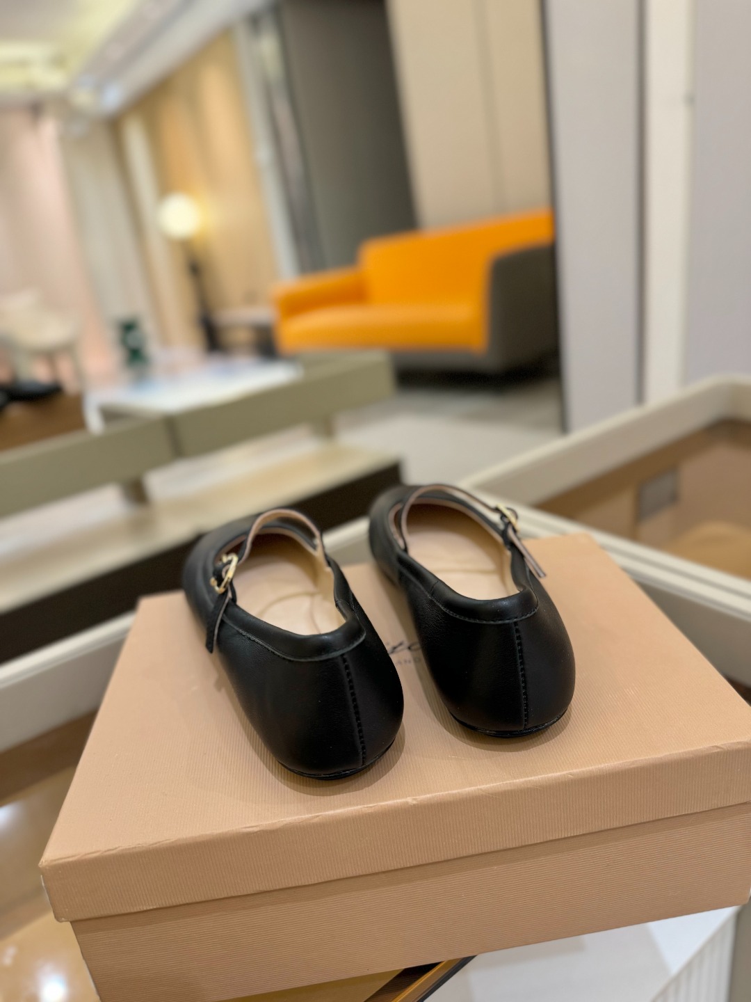 
   Gianvito Rossi
2025 春夏款 罗西 GR 芭蕾舞鞋平底玛丽珍单鞋
异域💫风情满