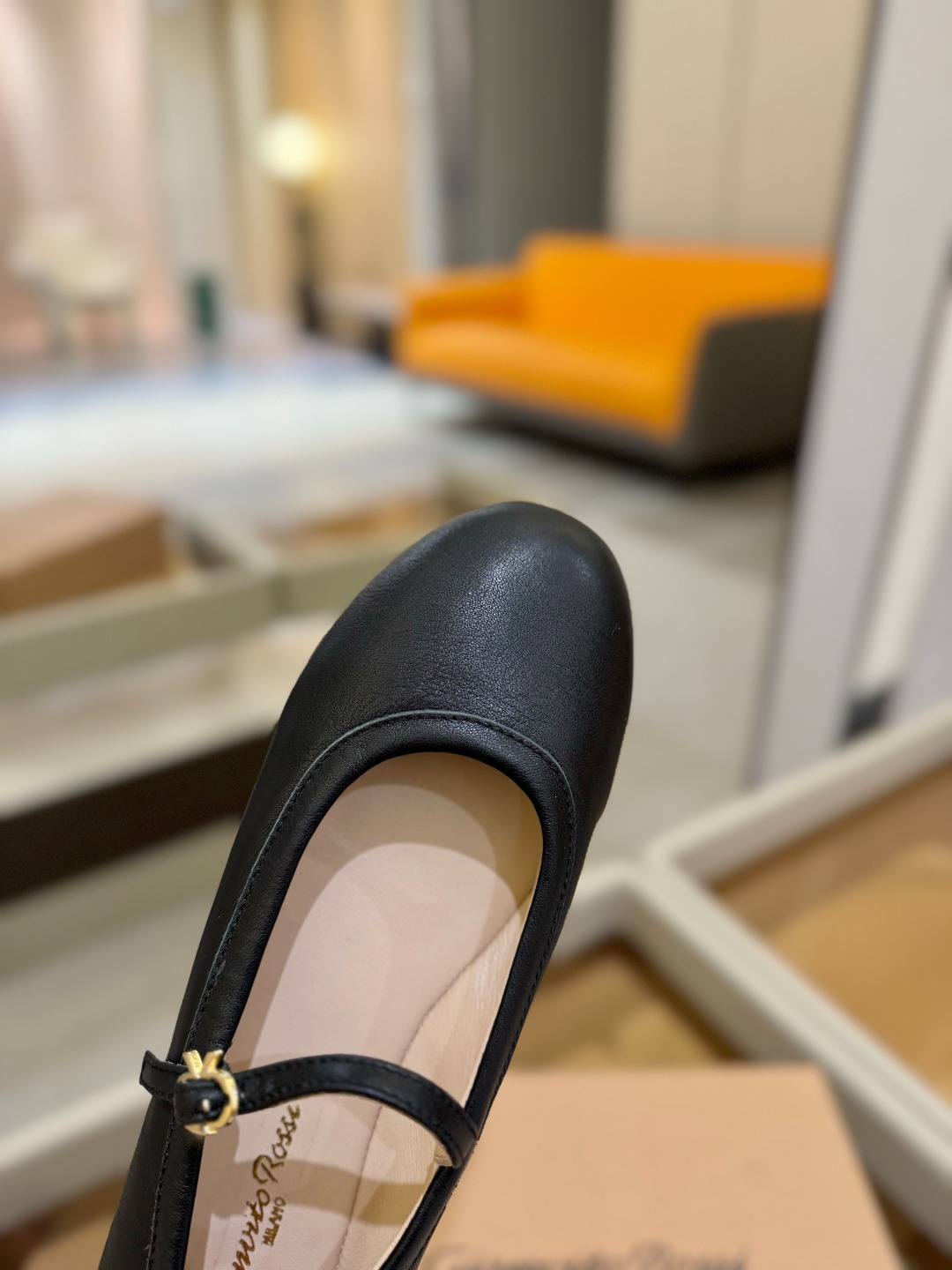 
   Gianvito Rossi
2025 春夏款 罗西 GR 芭蕾舞鞋平底玛丽珍单鞋
异域💫风情满