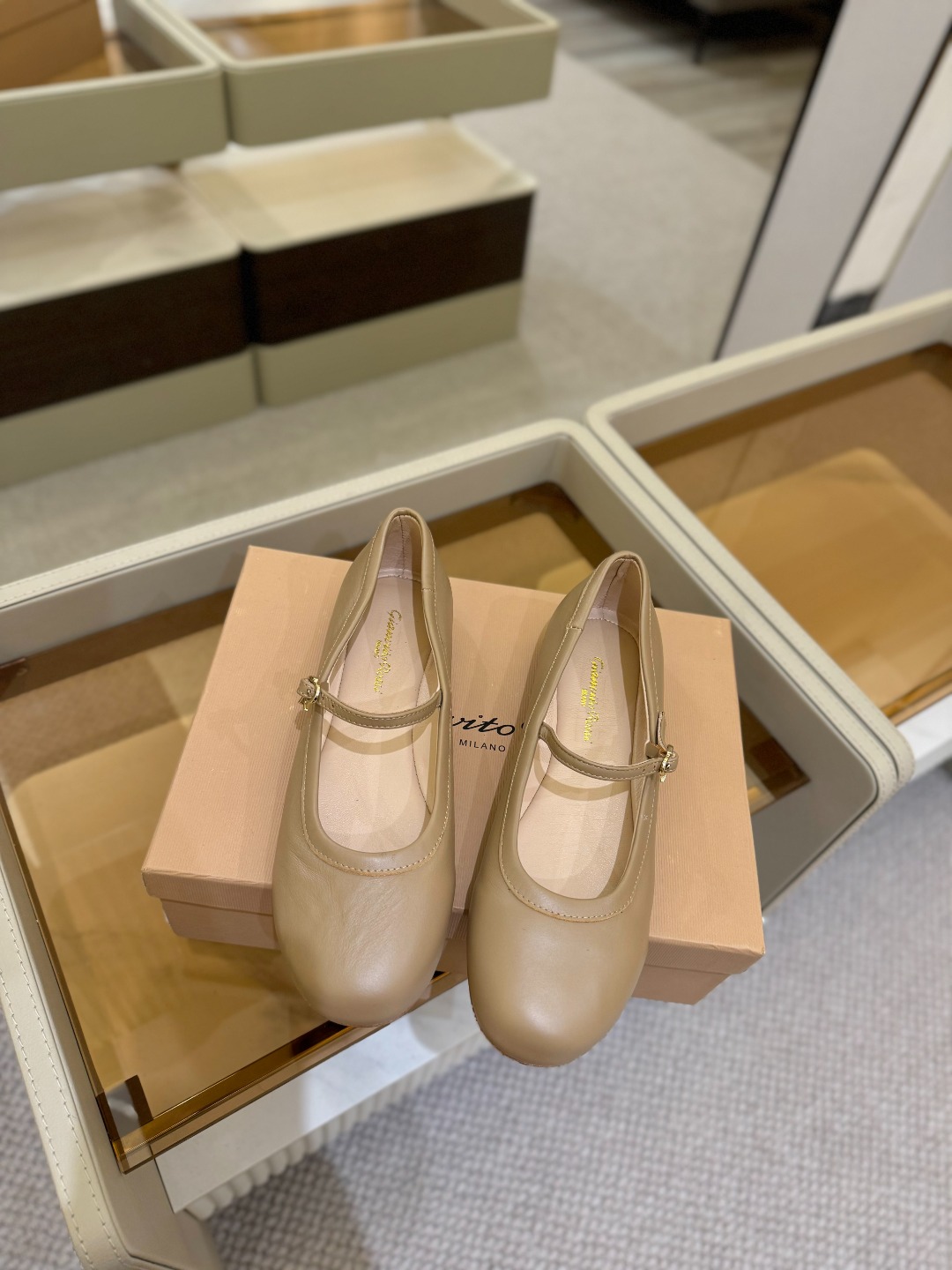 
   Gianvito Rossi
2025 春夏款 罗西 GR 芭蕾舞鞋平底玛丽珍单鞋
异域💫风情满