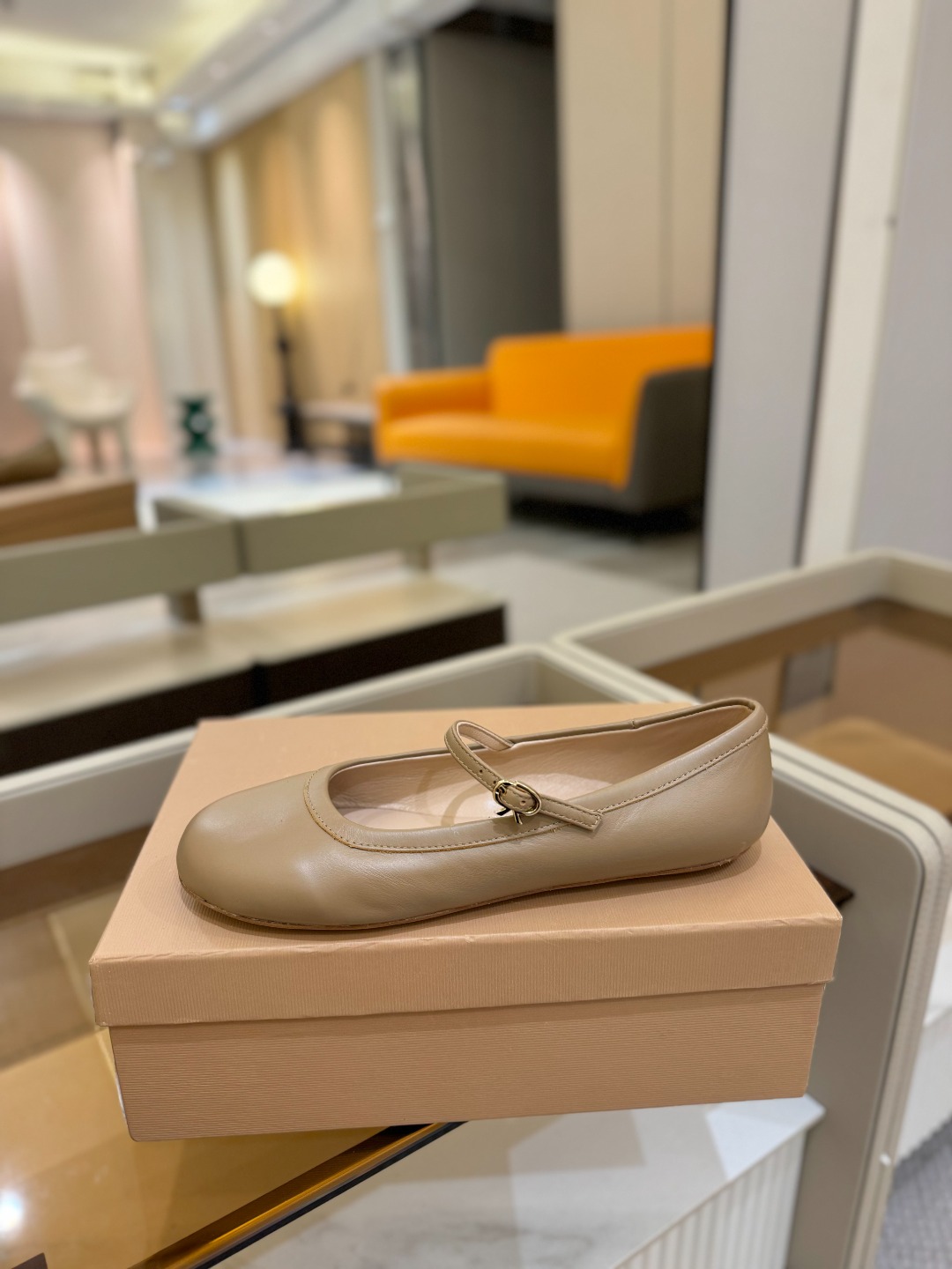 
   Gianvito Rossi
2025 春夏款 罗西 GR 芭蕾舞鞋平底玛丽珍单鞋
异域💫风情满