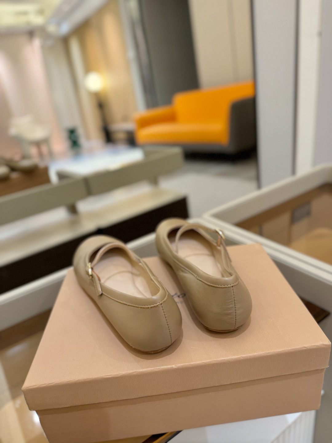 
   Gianvito Rossi
2025 春夏款 罗西 GR 芭蕾舞鞋平底玛丽珍单鞋
异域💫风情满
