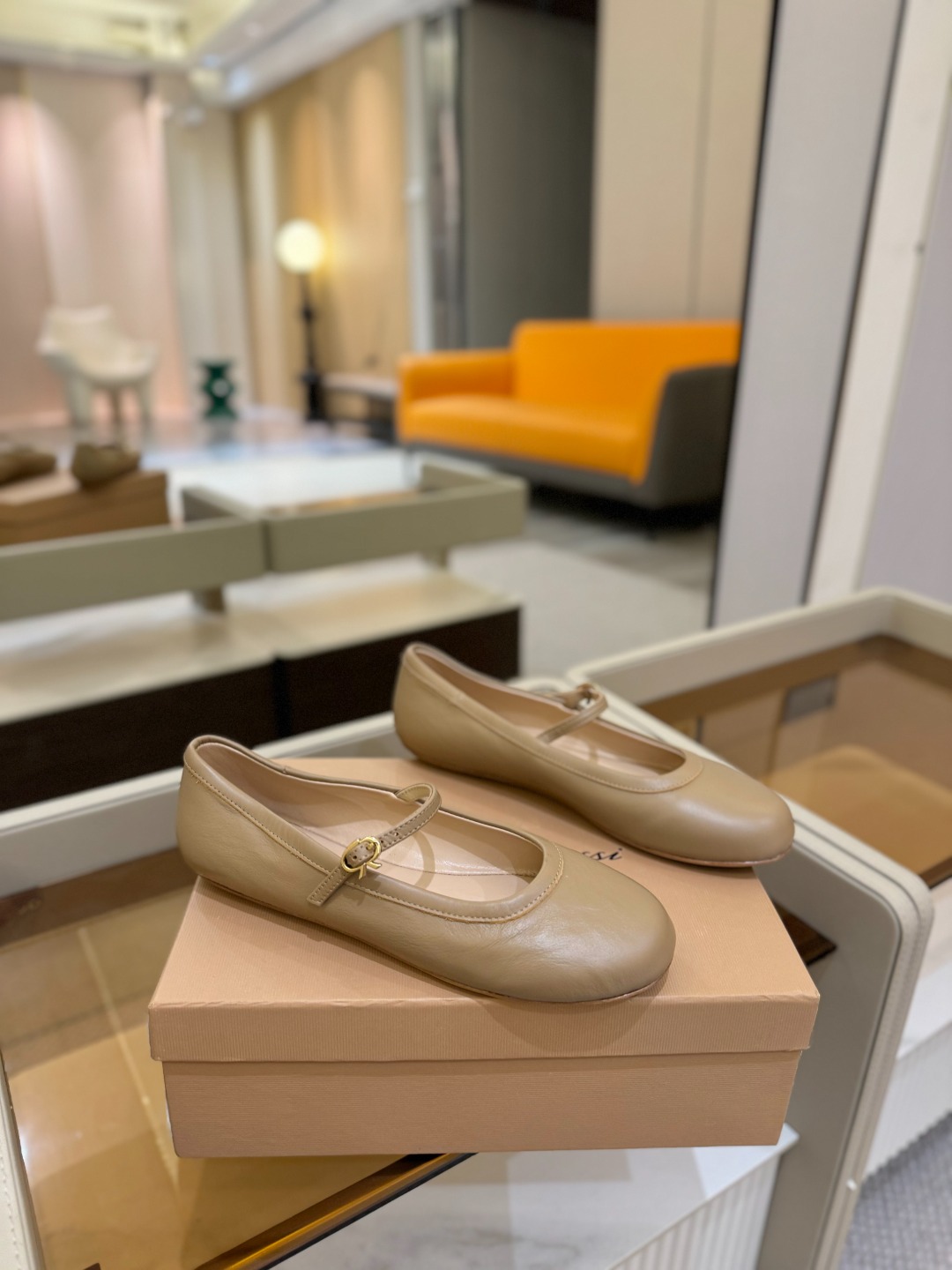 
   Gianvito Rossi
2025 春夏款 罗西 GR 芭蕾舞鞋平底玛丽珍单鞋
异域💫风情满