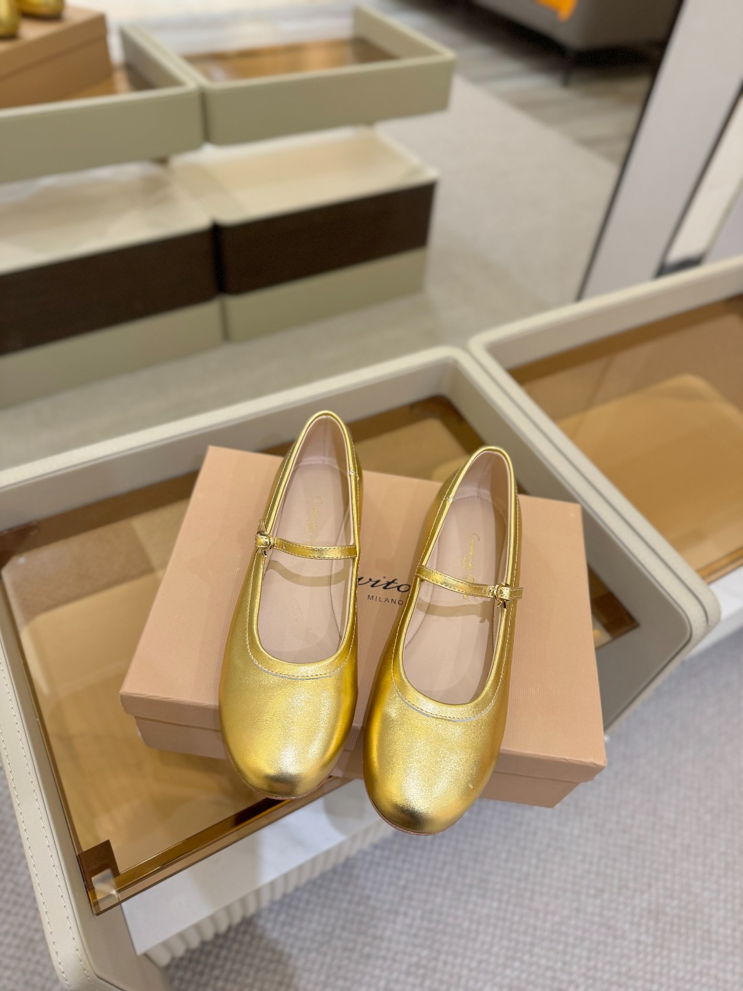 
   Gianvito Rossi
2025 春夏款 罗西 GR 芭蕾舞鞋平底玛丽珍单鞋
异域💫风情满