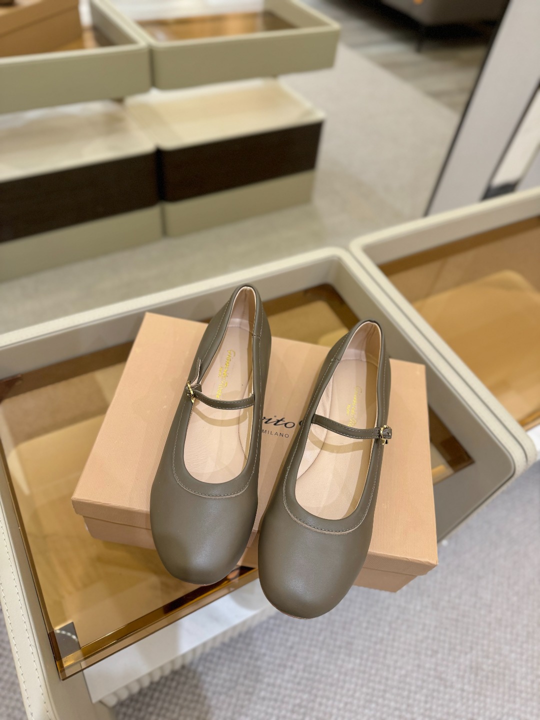 
   Gianvito Rossi
2025 春夏款 罗西 GR 芭蕾舞鞋平底玛丽珍单鞋
异域💫风情满