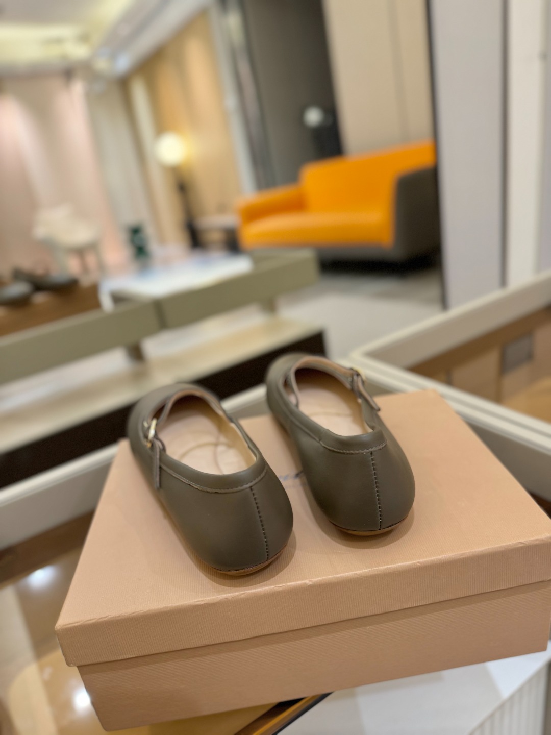 
   Gianvito Rossi
2025 春夏款 罗西 GR 芭蕾舞鞋平底玛丽珍单鞋
异域💫风情满
