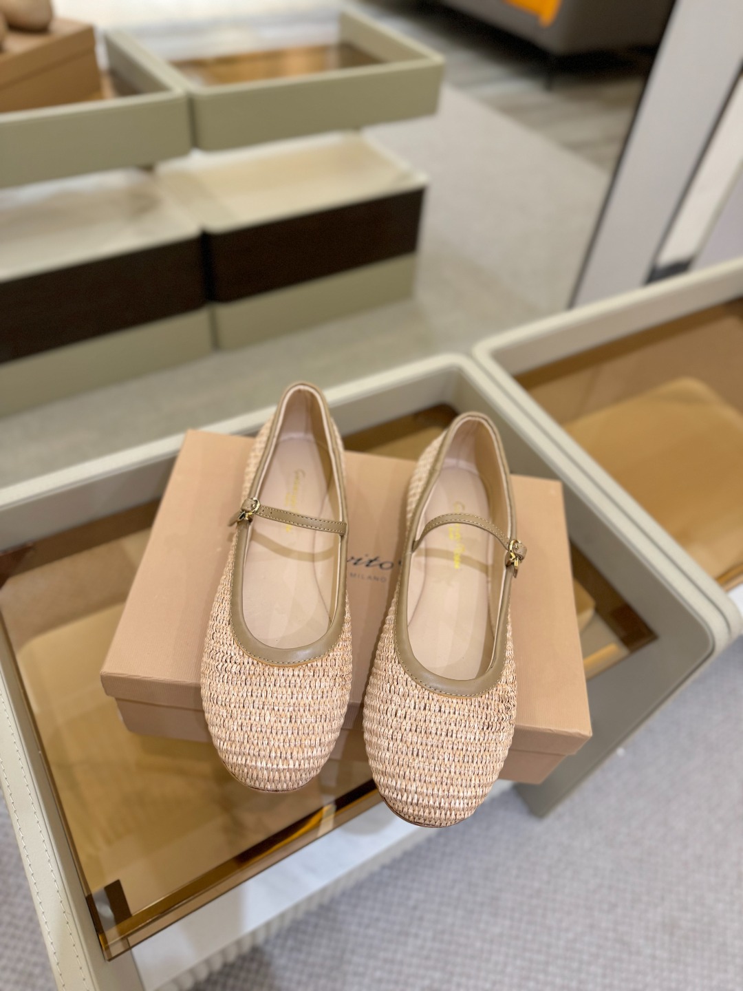 
   Gianvito Rossi
2025 春夏款 罗西 GR 芭蕾舞鞋平底玛丽珍单鞋
异域💫风情满