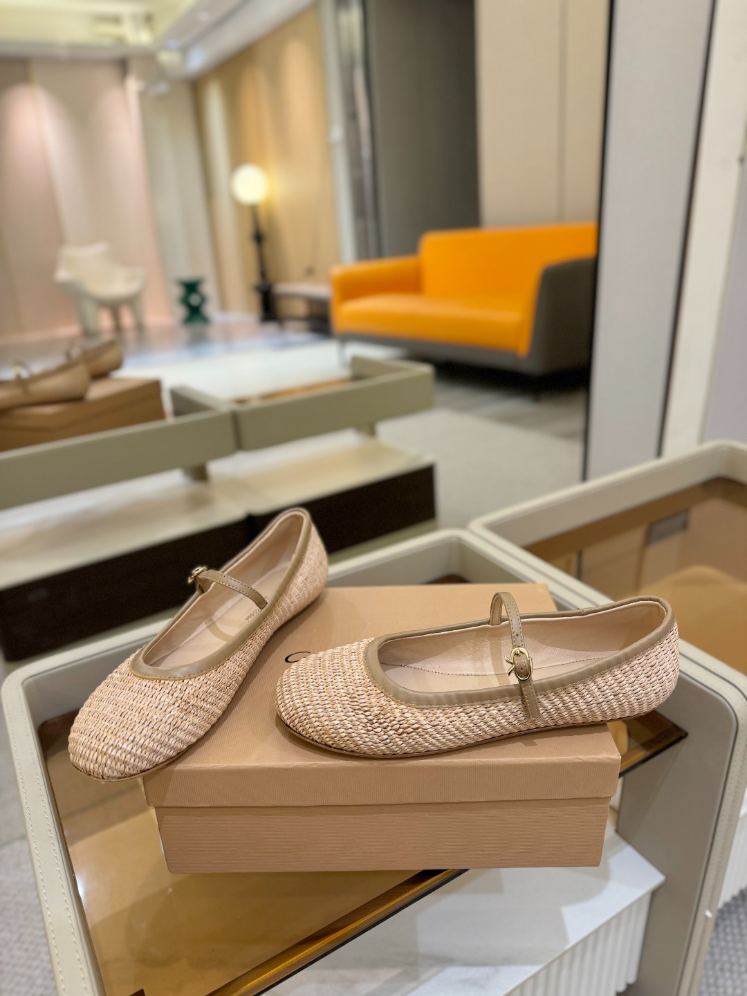 
   Gianvito Rossi
2025 春夏款 罗西 GR 芭蕾舞鞋平底玛丽珍单鞋
异域💫风情满