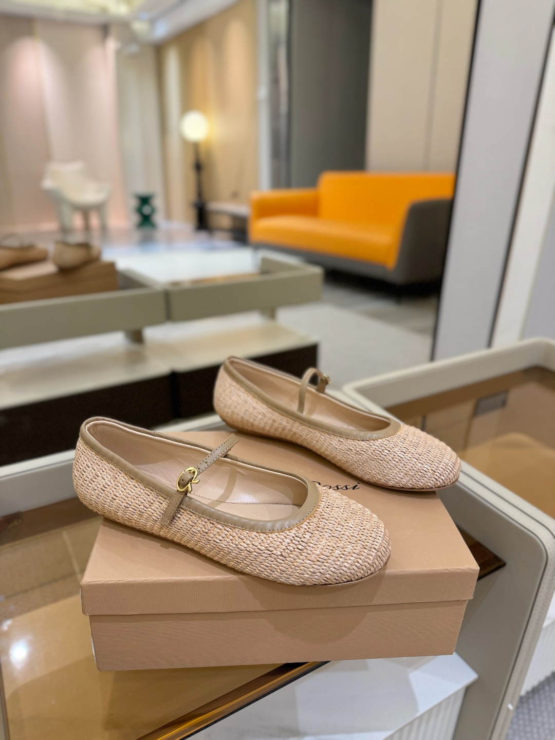 
   Gianvito Rossi
2025 春夏款 罗西 GR 芭蕾舞鞋平底玛丽珍单鞋
异域💫风情满