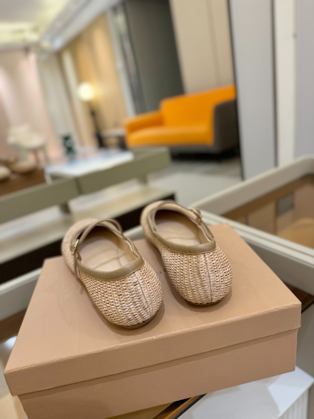 
   Gianvito Rossi
2025 春夏款 罗西 GR 芭蕾舞鞋平底玛丽珍单鞋
异域💫风情满