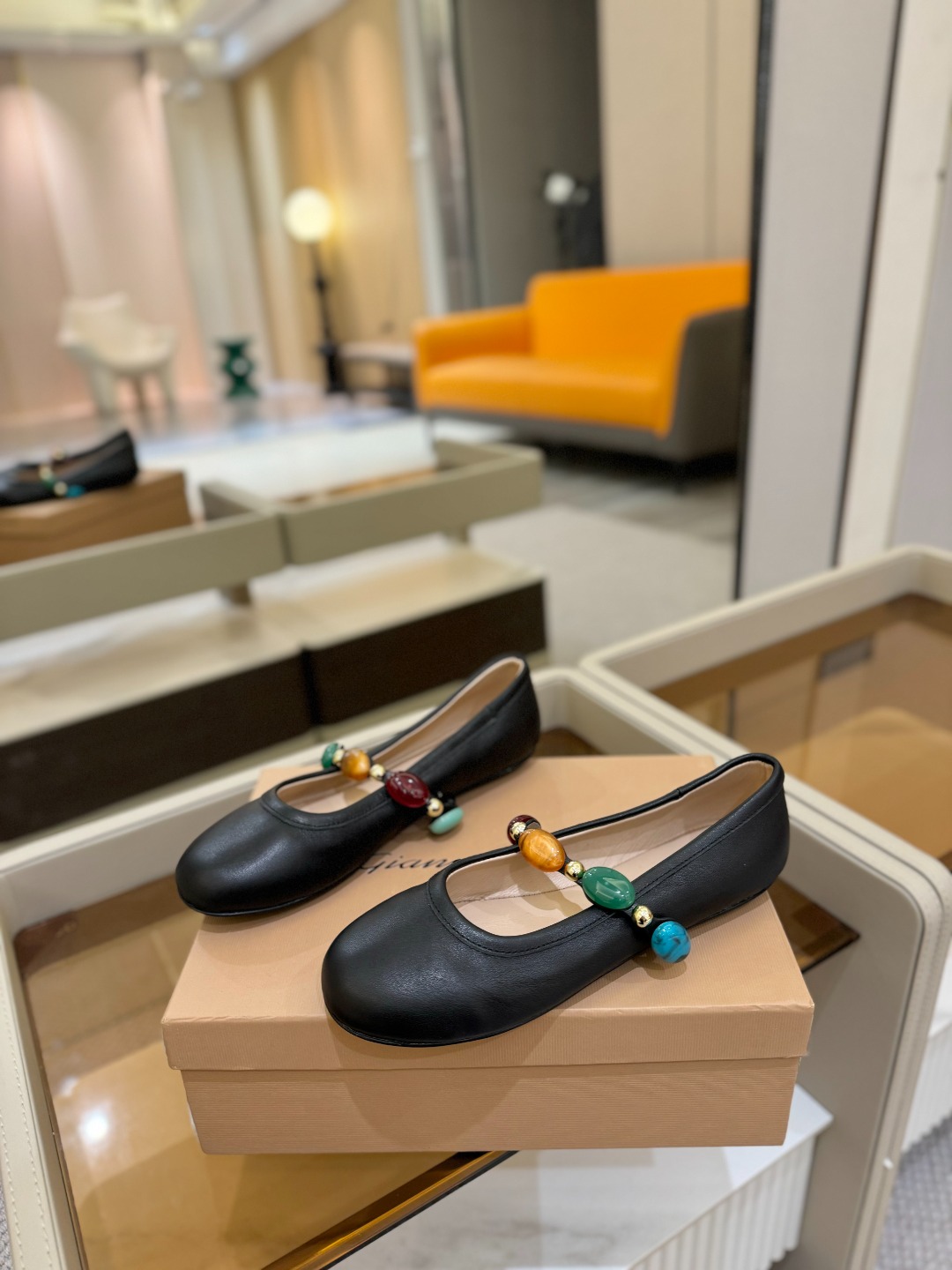 
    Gianvito Rossi
2025  春夏新款  罗西   GR  宝石芭蕾舞鞋平底玛丽珍