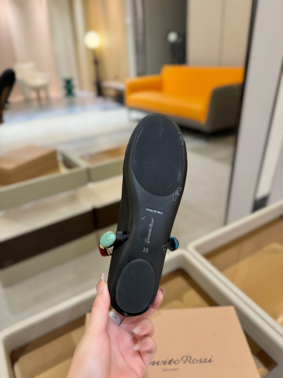 
    Gianvito Rossi
2025  春夏新款  罗西   GR  宝石芭蕾舞鞋平底玛丽珍