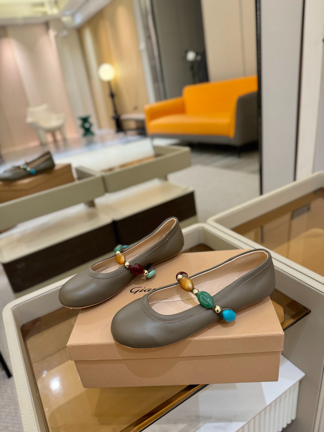 
    Gianvito Rossi
2025  春夏新款  罗西   GR  宝石芭蕾舞鞋平底玛丽珍