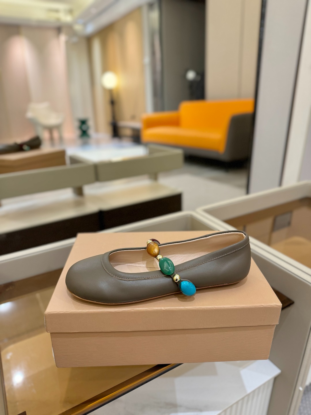 
    Gianvito Rossi
2025  春夏新款  罗西   GR  宝石芭蕾舞鞋平底玛丽珍