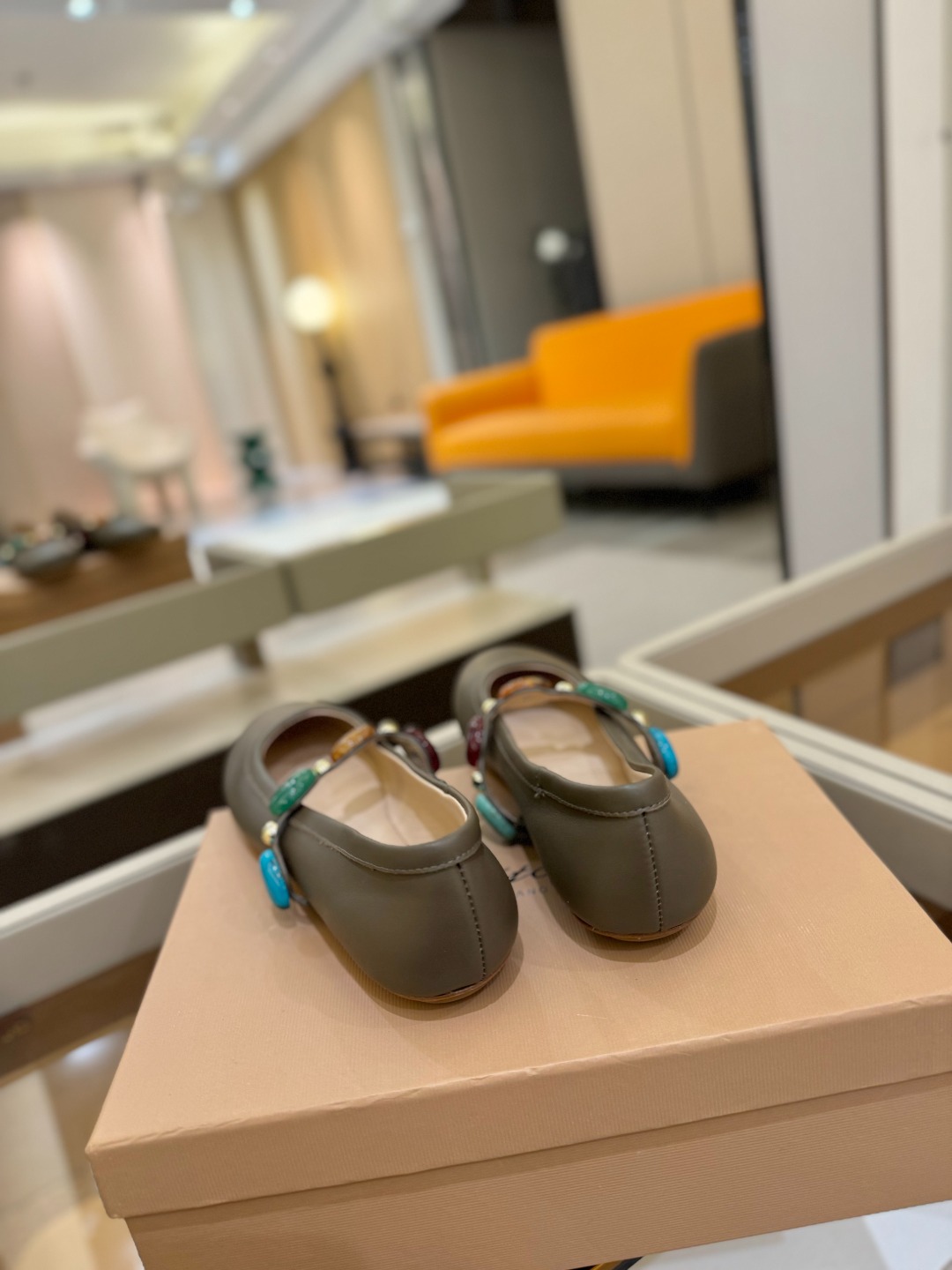
    Gianvito Rossi
2025  春夏新款  罗西   GR  宝石芭蕾舞鞋平底玛丽珍