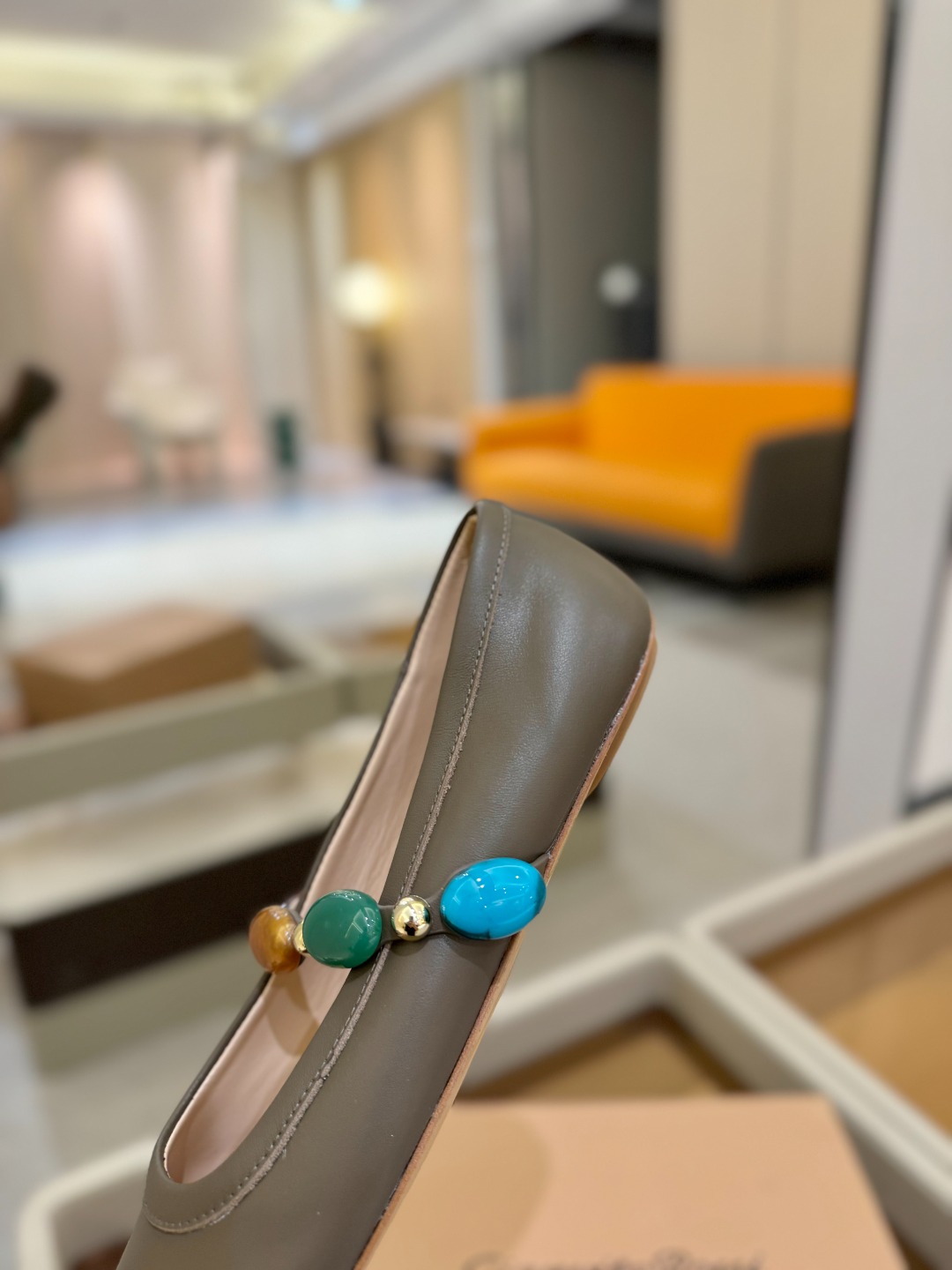 
    Gianvito Rossi
2025  春夏新款  罗西   GR  宝石芭蕾舞鞋平底玛丽珍