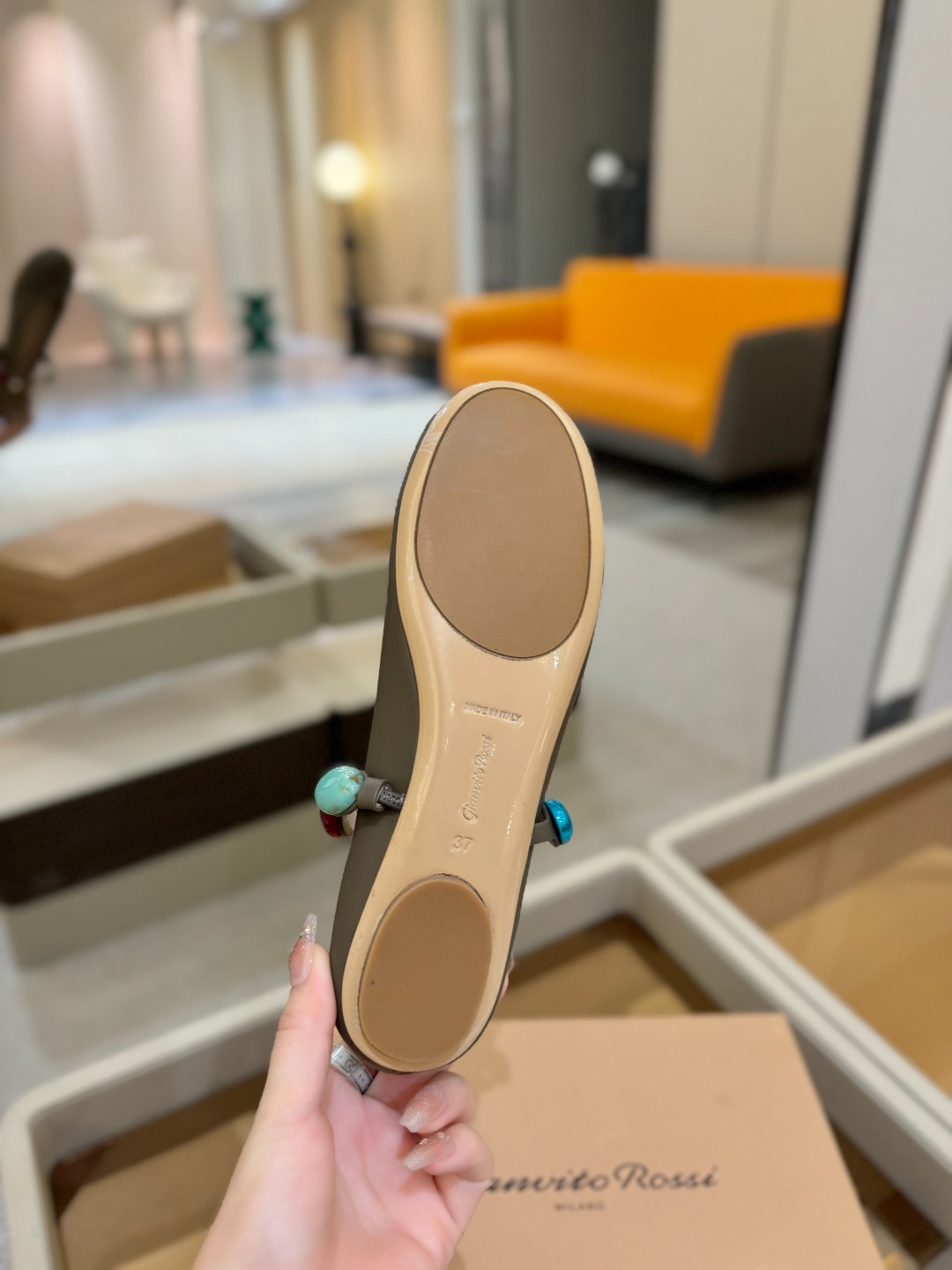 
    Gianvito Rossi
2025  春夏新款  罗西   GR  宝石芭蕾舞鞋平底玛丽珍