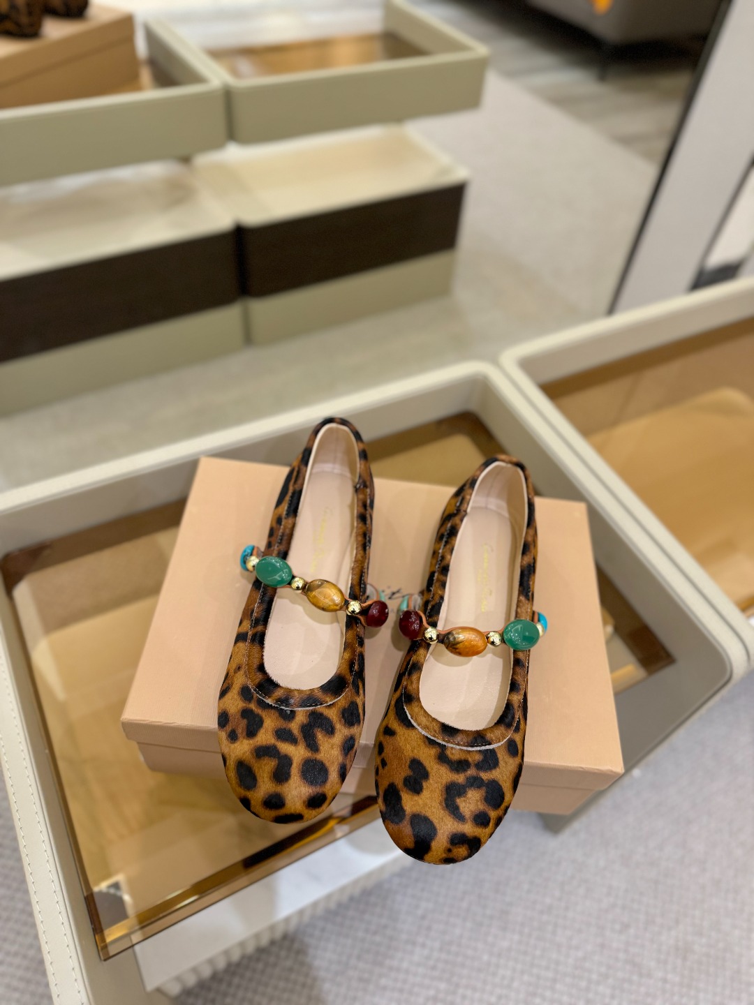 
    Gianvito Rossi
2025  春夏新款  罗西   GR  宝石芭蕾舞鞋平底玛丽珍