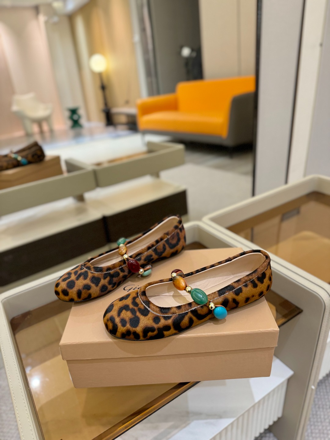 
    Gianvito Rossi
2025  春夏新款  罗西   GR  宝石芭蕾舞鞋平底玛丽珍