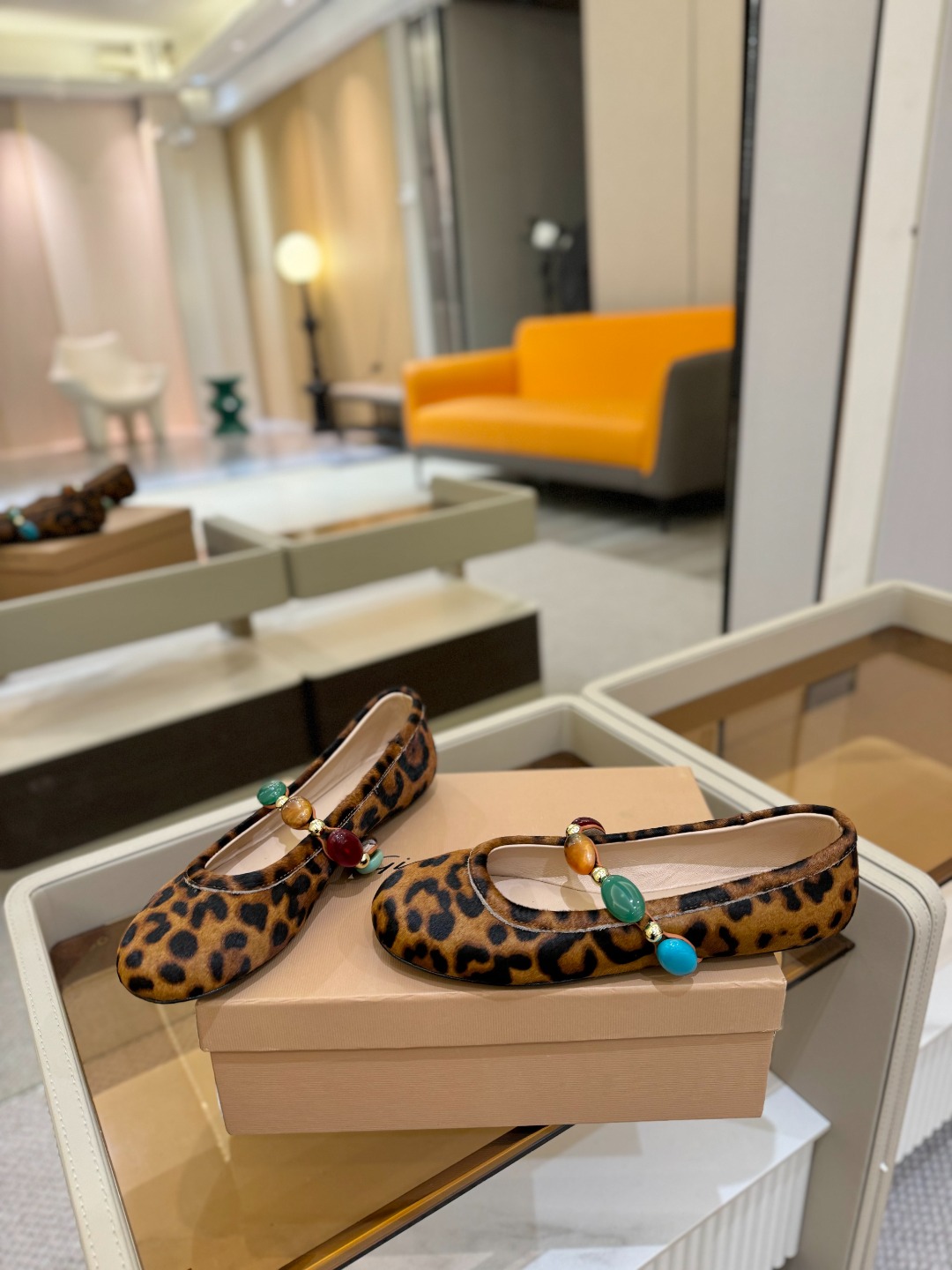 
    Gianvito Rossi
2025  春夏新款  罗西   GR  宝石芭蕾舞鞋平底玛丽珍