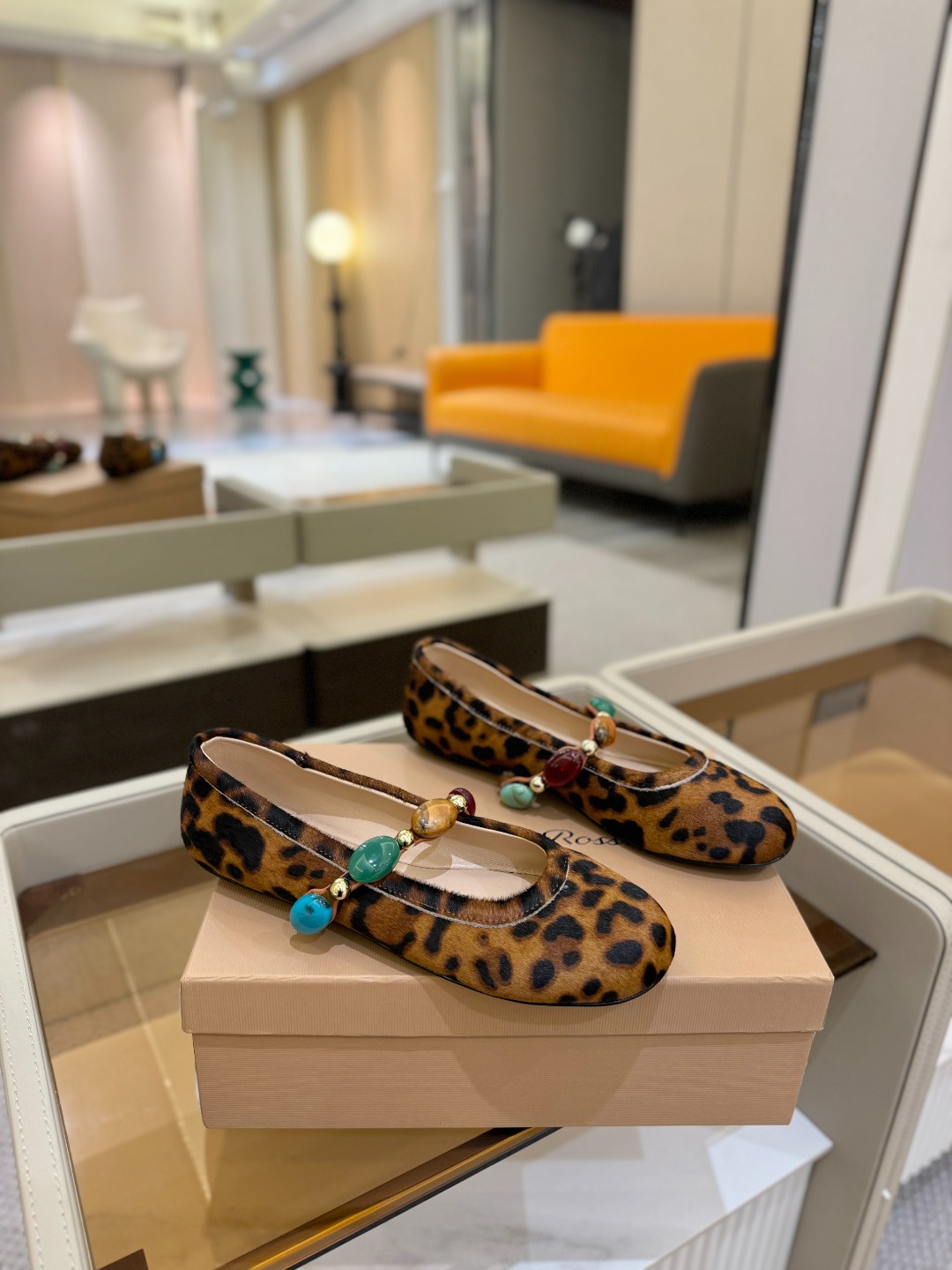 
    Gianvito Rossi
2025  春夏新款  罗西   GR  宝石芭蕾舞鞋平底玛丽珍