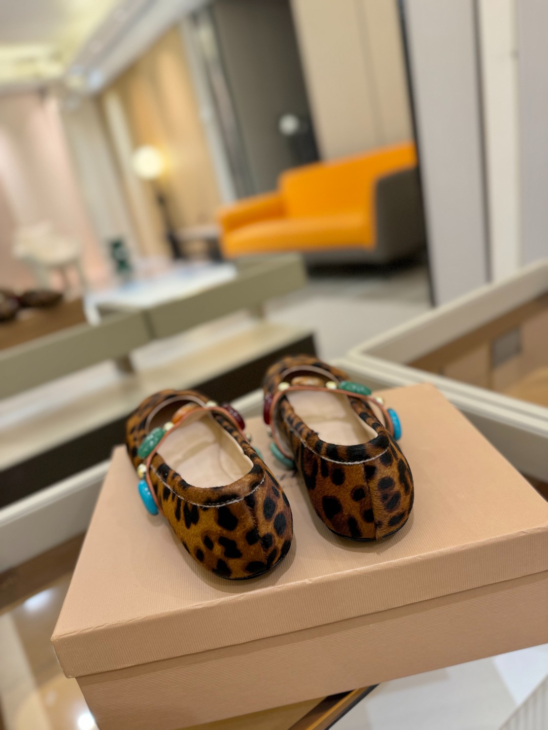 
    Gianvito Rossi
2025  春夏新款  罗西   GR  宝石芭蕾舞鞋平底玛丽珍