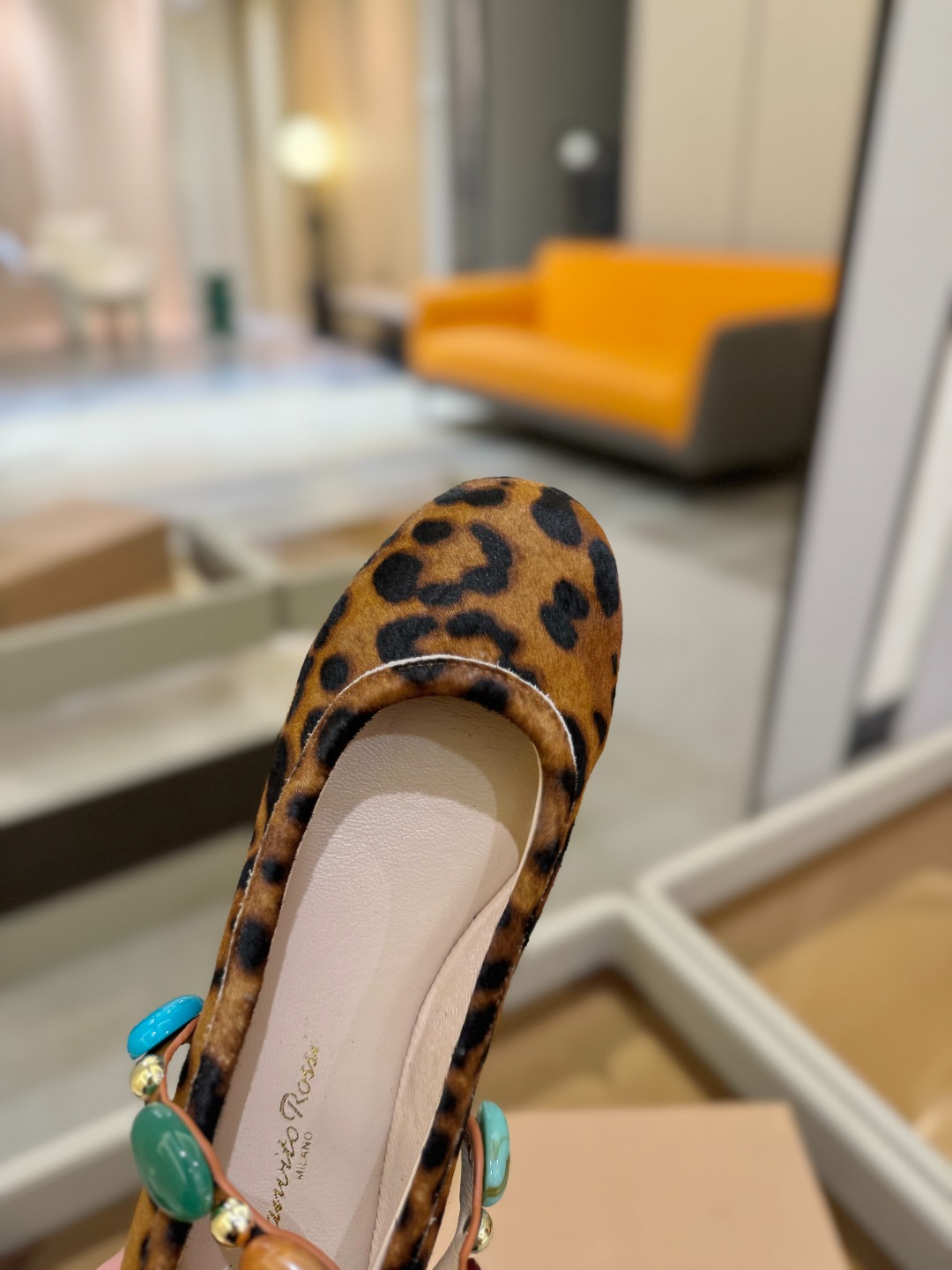 
    Gianvito Rossi
2025  春夏新款  罗西   GR  宝石芭蕾舞鞋平底玛丽珍