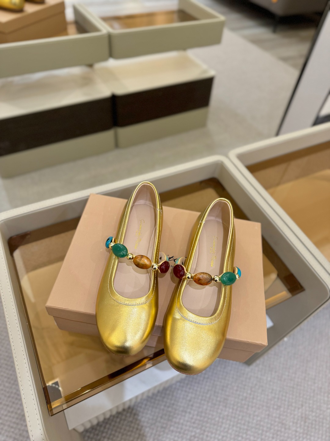
    Gianvito Rossi
2025  春夏新款  罗西   GR  宝石芭蕾舞鞋平底玛丽珍
