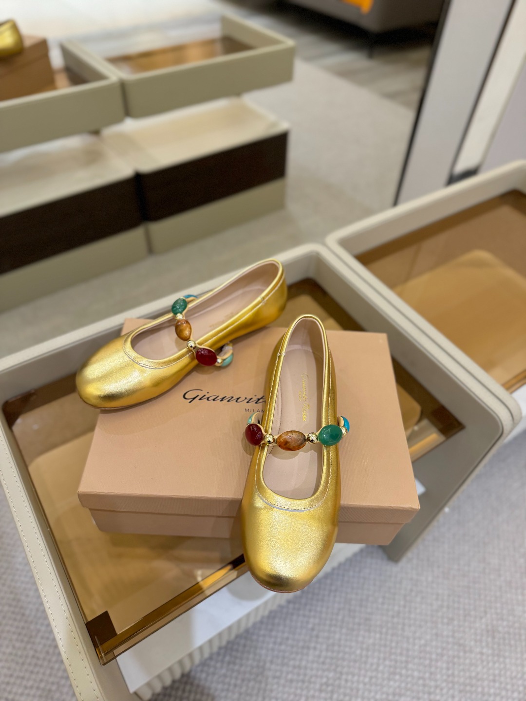 
    Gianvito Rossi
2025  春夏新款  罗西   GR  宝石芭蕾舞鞋平底玛丽珍
