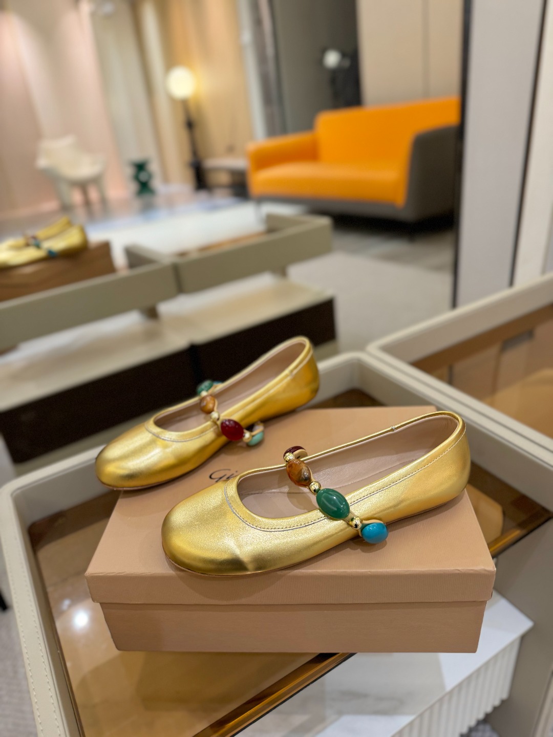 
    Gianvito Rossi
2025  春夏新款  罗西   GR  宝石芭蕾舞鞋平底玛丽珍
