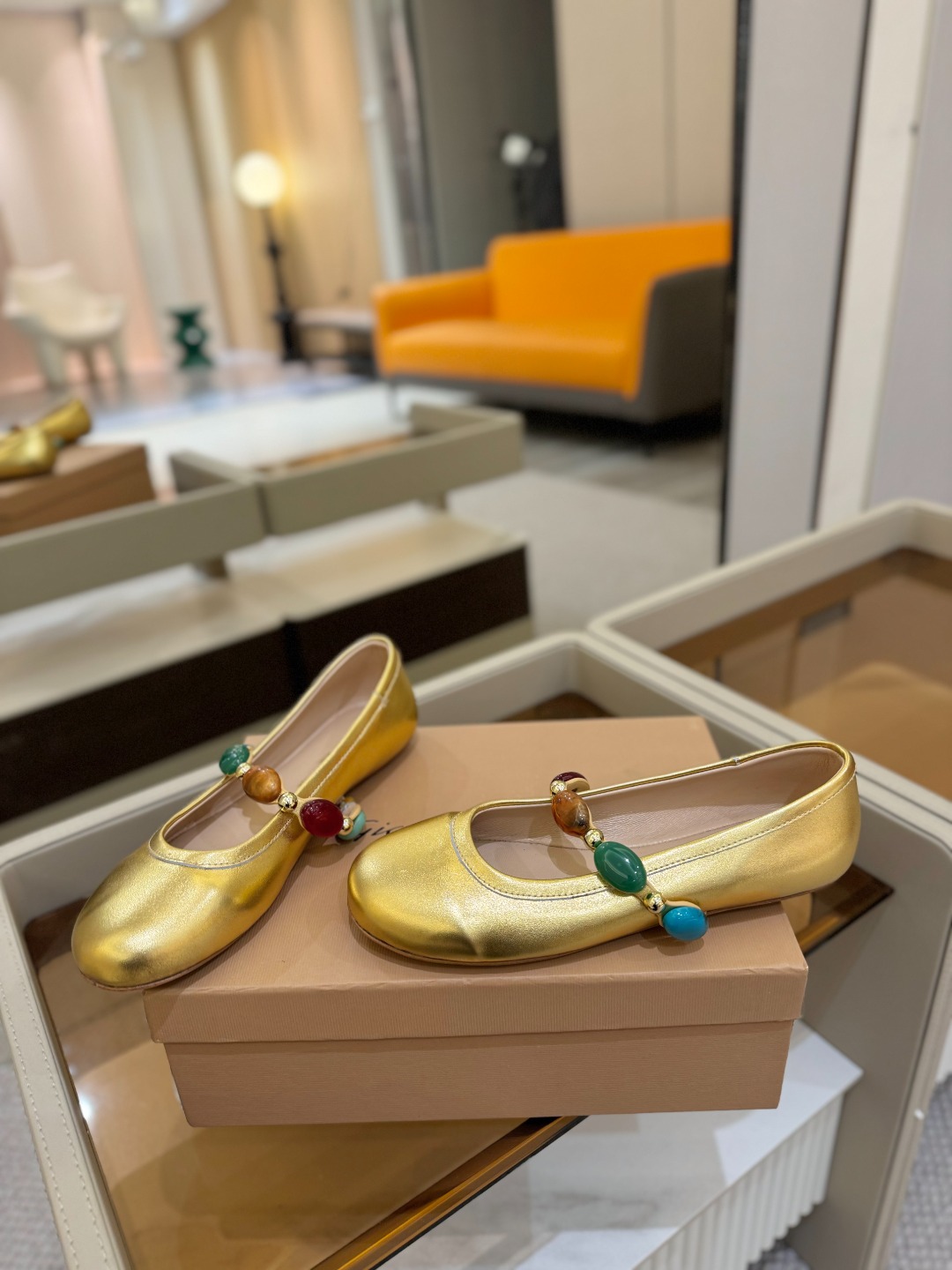 
    Gianvito Rossi
2025  春夏新款  罗西   GR  宝石芭蕾舞鞋平底玛丽珍