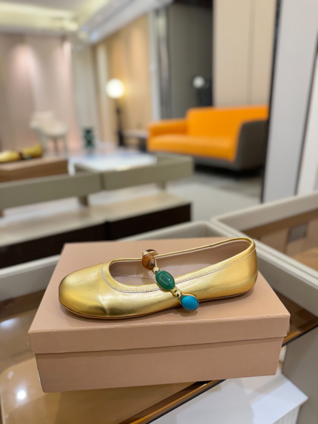 
    Gianvito Rossi
2025  春夏新款  罗西   GR  宝石芭蕾舞鞋平底玛丽珍