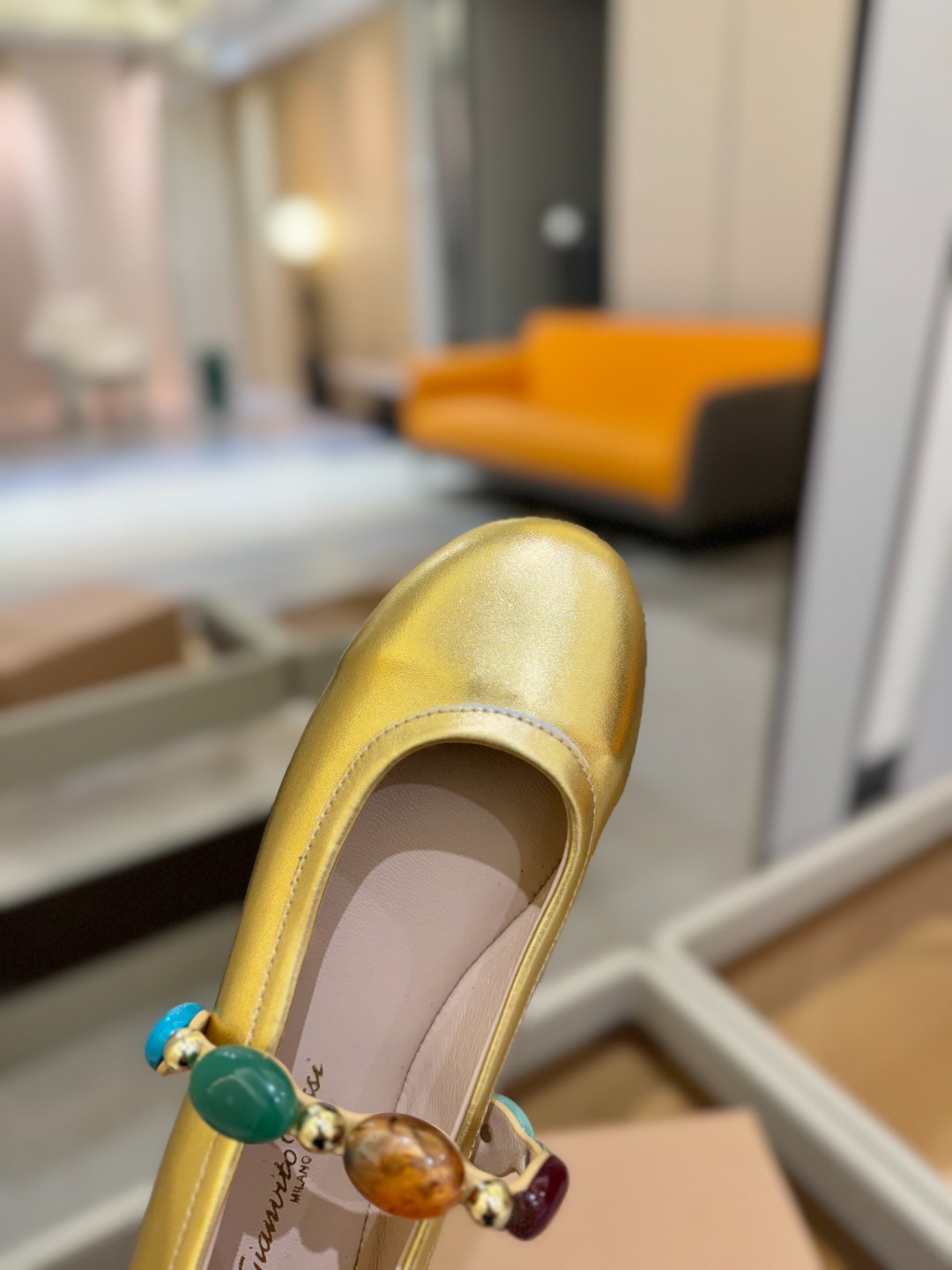
    Gianvito Rossi
2025  春夏新款  罗西   GR  宝石芭蕾舞鞋平底玛丽珍