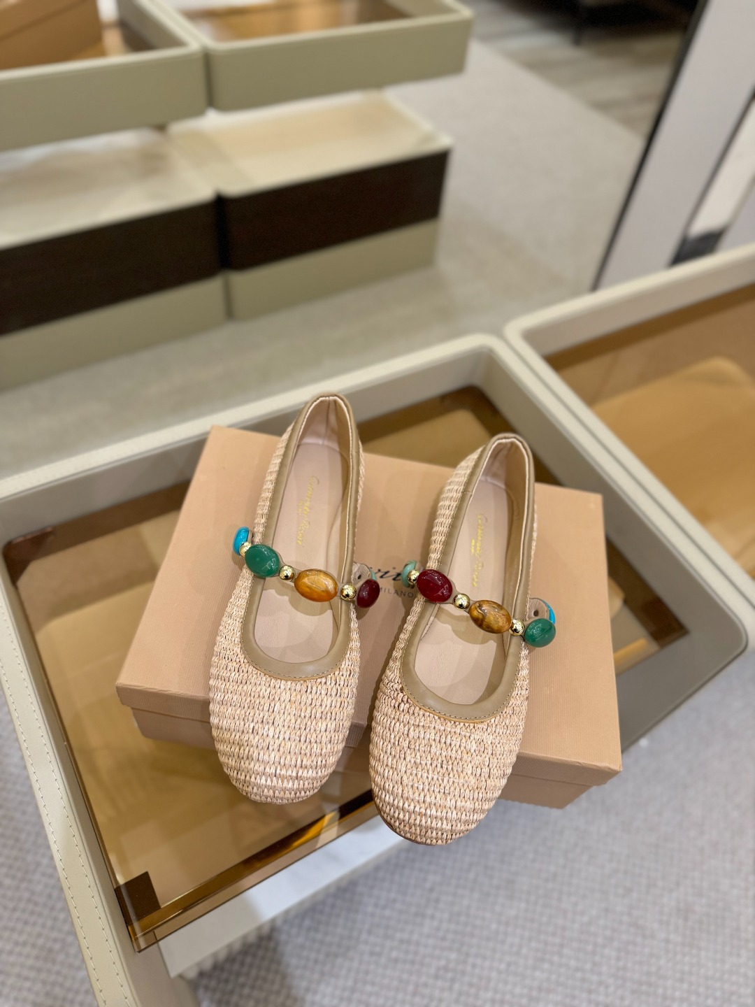 
    Gianvito Rossi
2025  春夏新款  罗西   GR  宝石芭蕾舞鞋平底玛丽珍