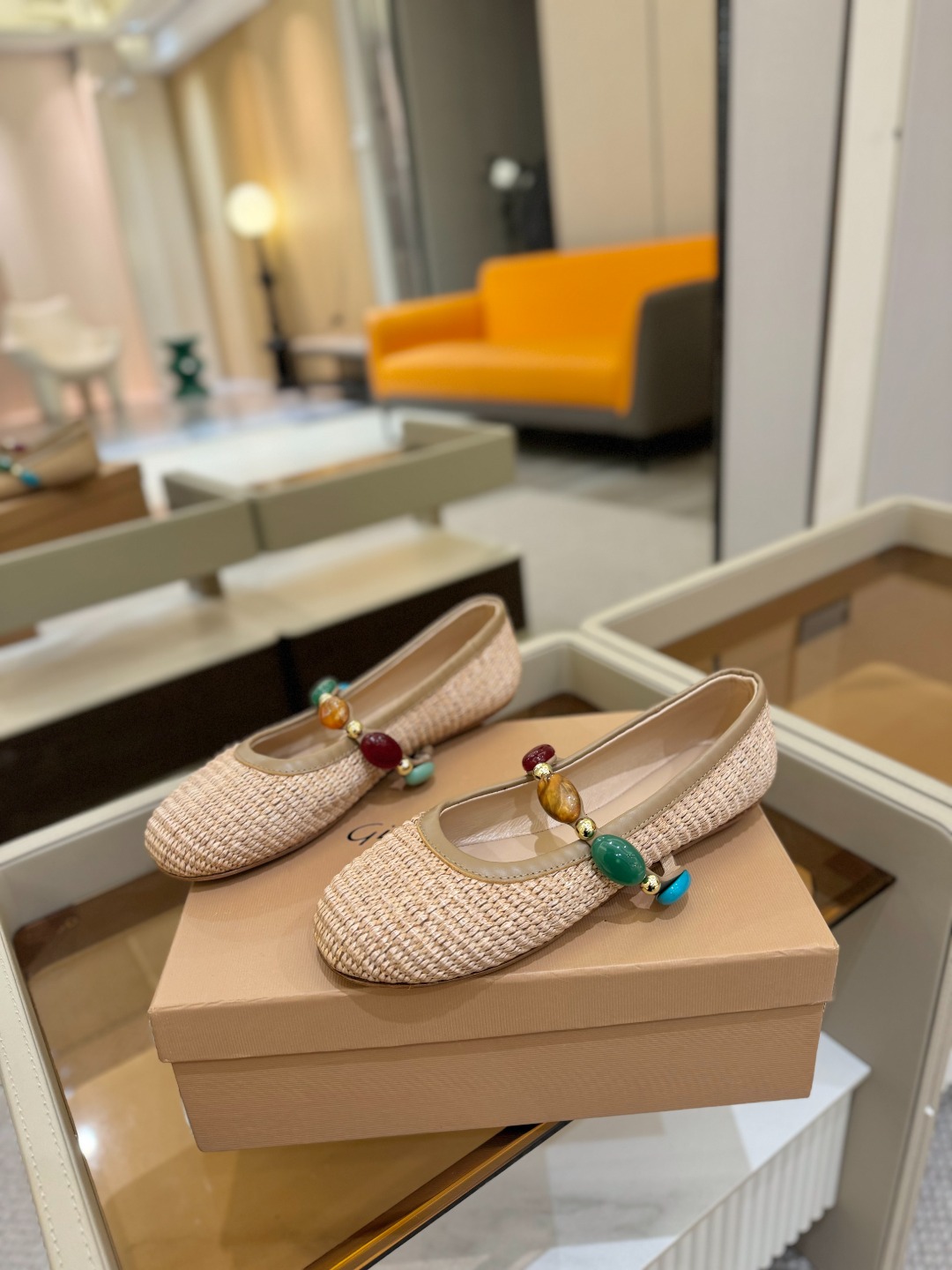 
    Gianvito Rossi
2025  春夏新款  罗西   GR  宝石芭蕾舞鞋平底玛丽珍
