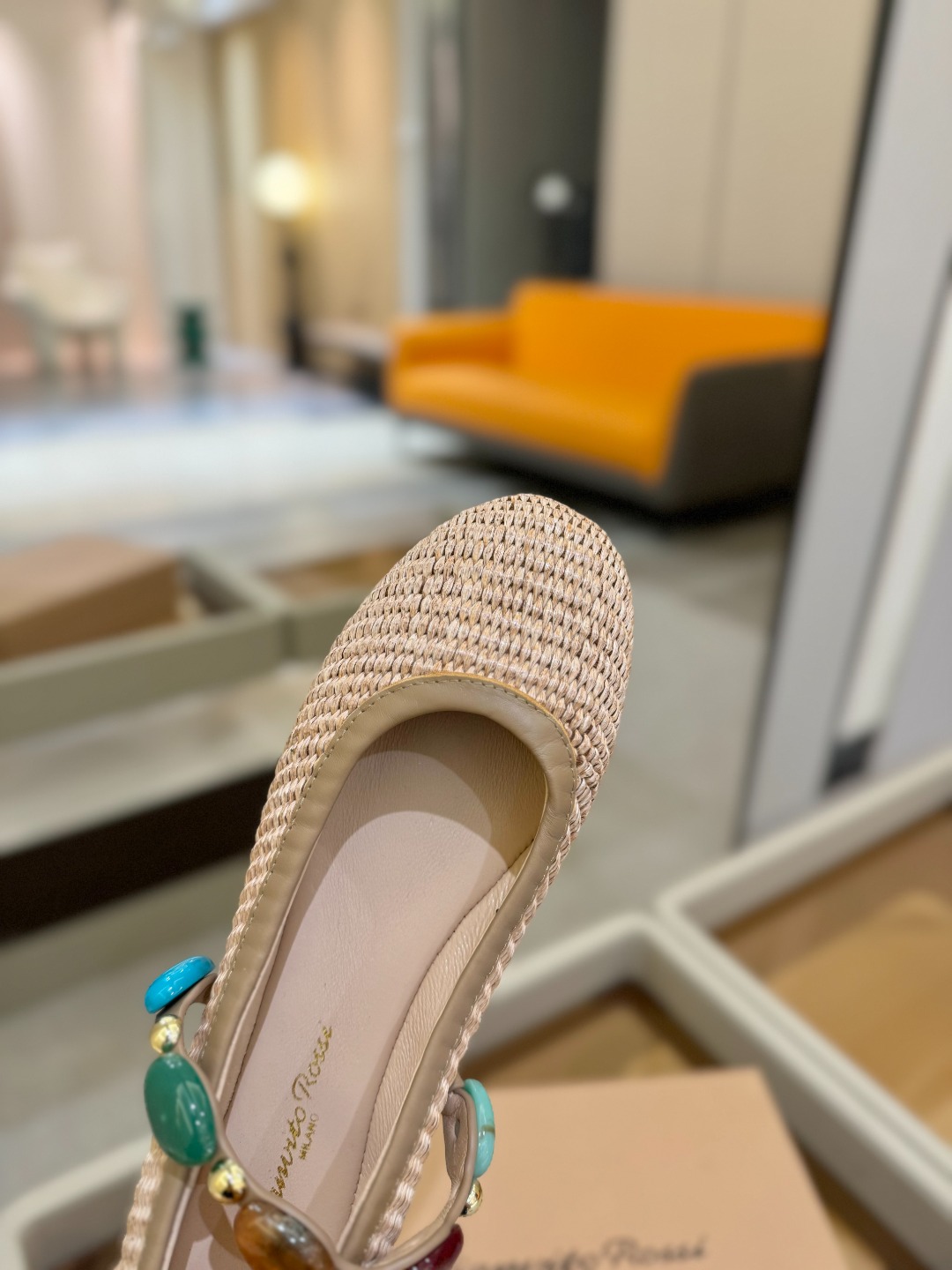 
    Gianvito Rossi
2025  春夏新款  罗西   GR  宝石芭蕾舞鞋平底玛丽珍