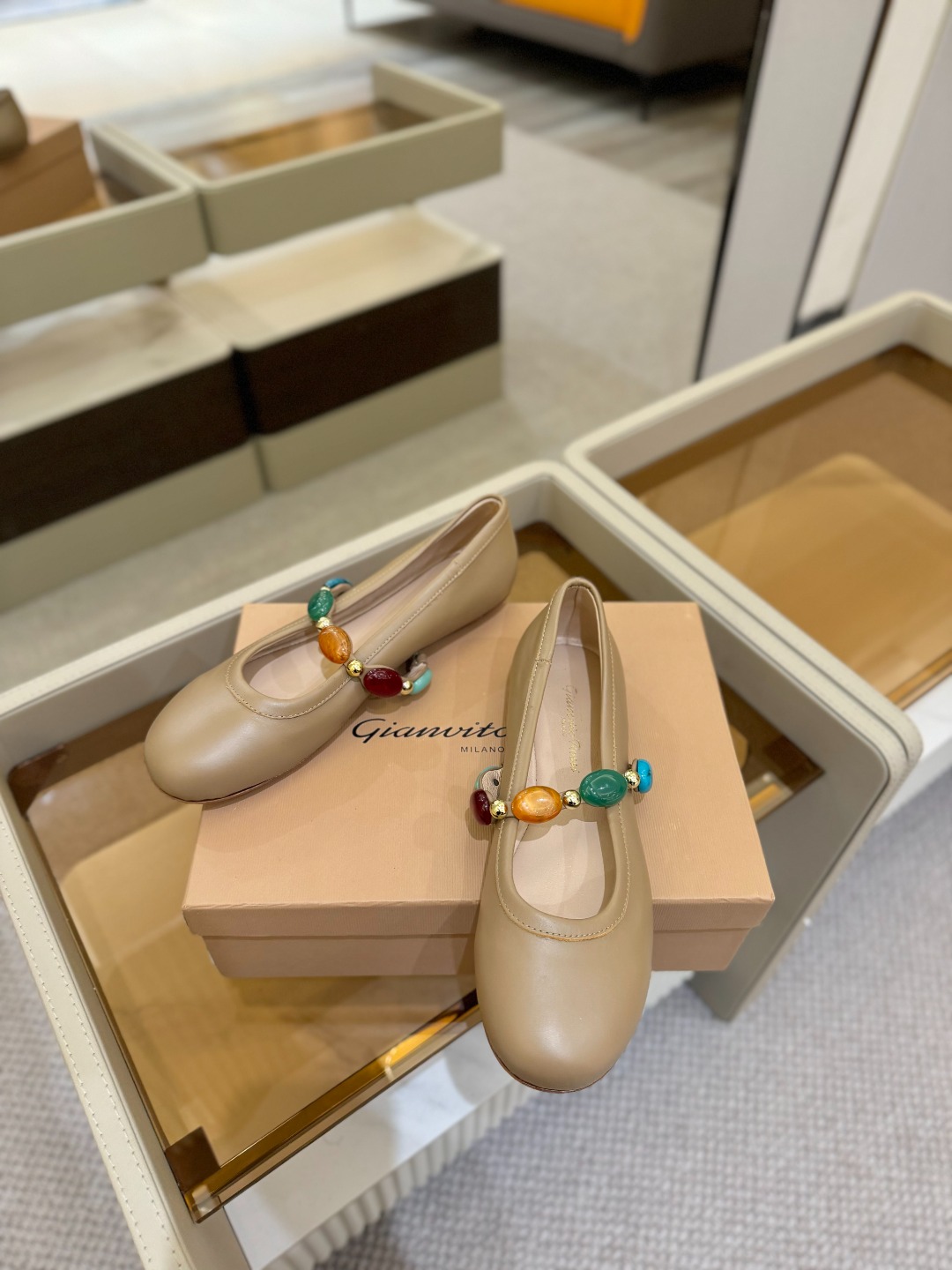 
    Gianvito Rossi
2025  春夏新款  罗西   GR  宝石芭蕾舞鞋平底玛丽珍