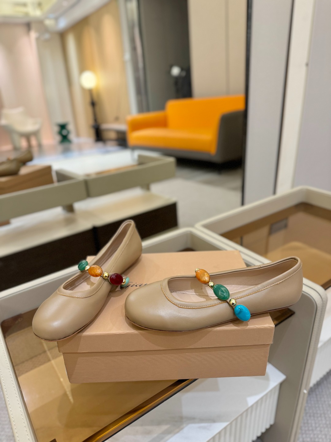 
    Gianvito Rossi
2025  春夏新款  罗西   GR  宝石芭蕾舞鞋平底玛丽珍
