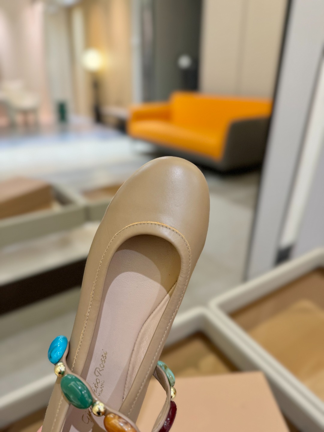 
    Gianvito Rossi
2025  春夏新款  罗西   GR  宝石芭蕾舞鞋平底玛丽珍