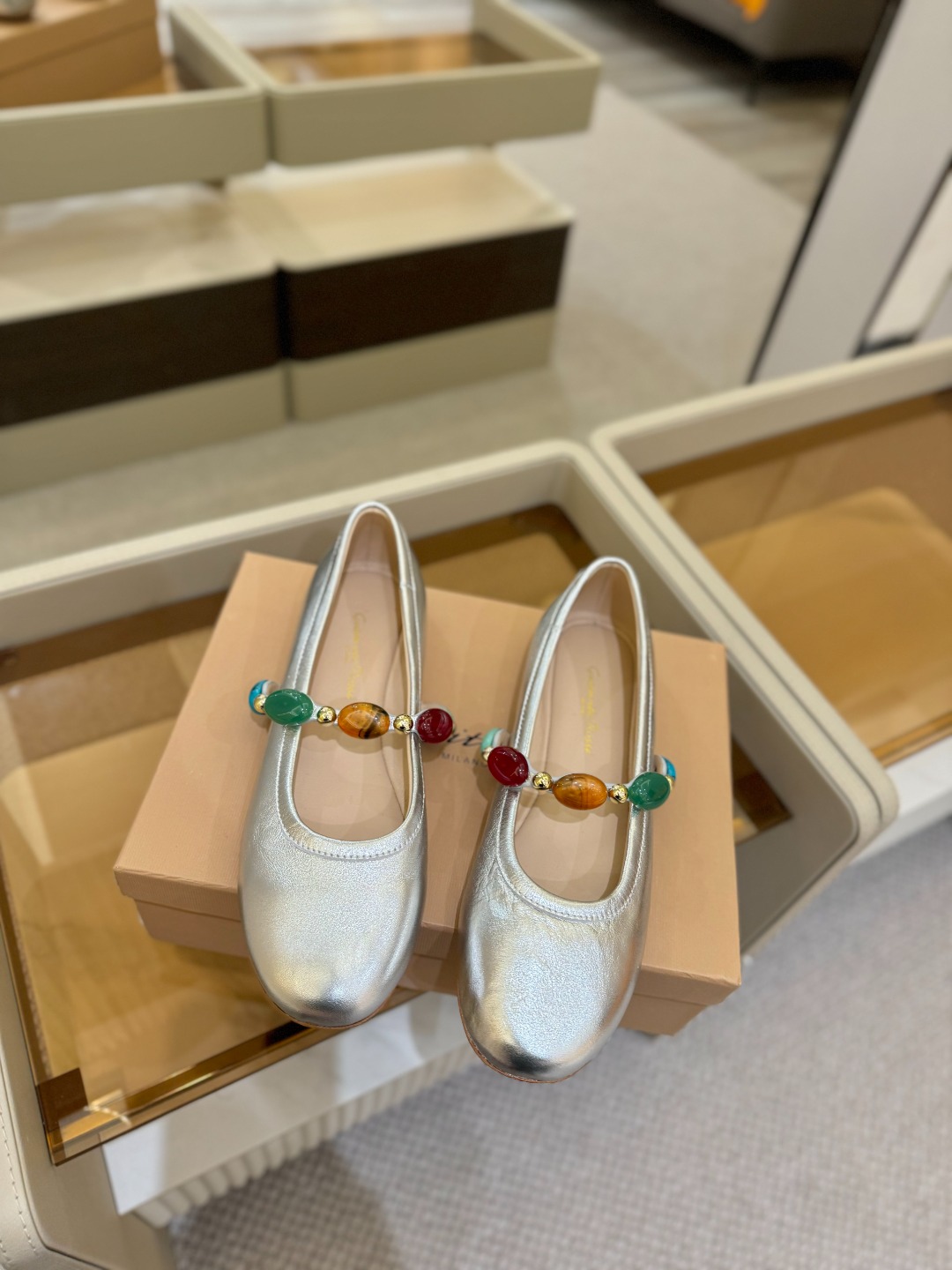 
    Gianvito Rossi
2025  春夏新款  罗西   GR  宝石芭蕾舞鞋平底玛丽珍