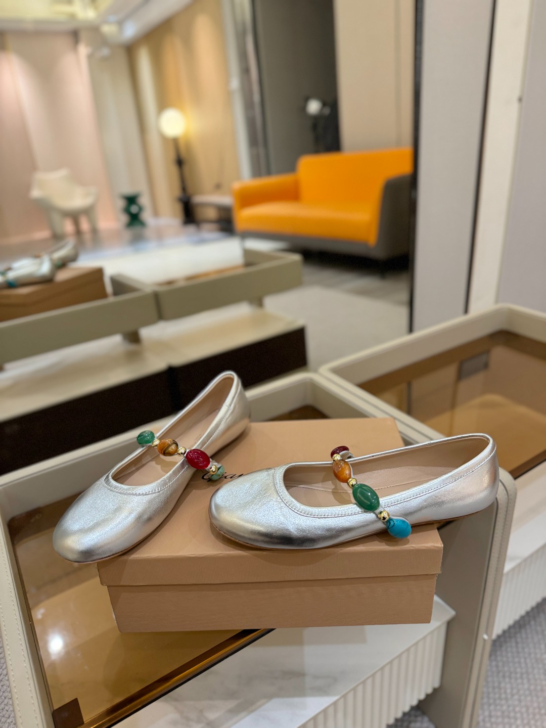 
    Gianvito Rossi
2025  春夏新款  罗西   GR  宝石芭蕾舞鞋平底玛丽珍