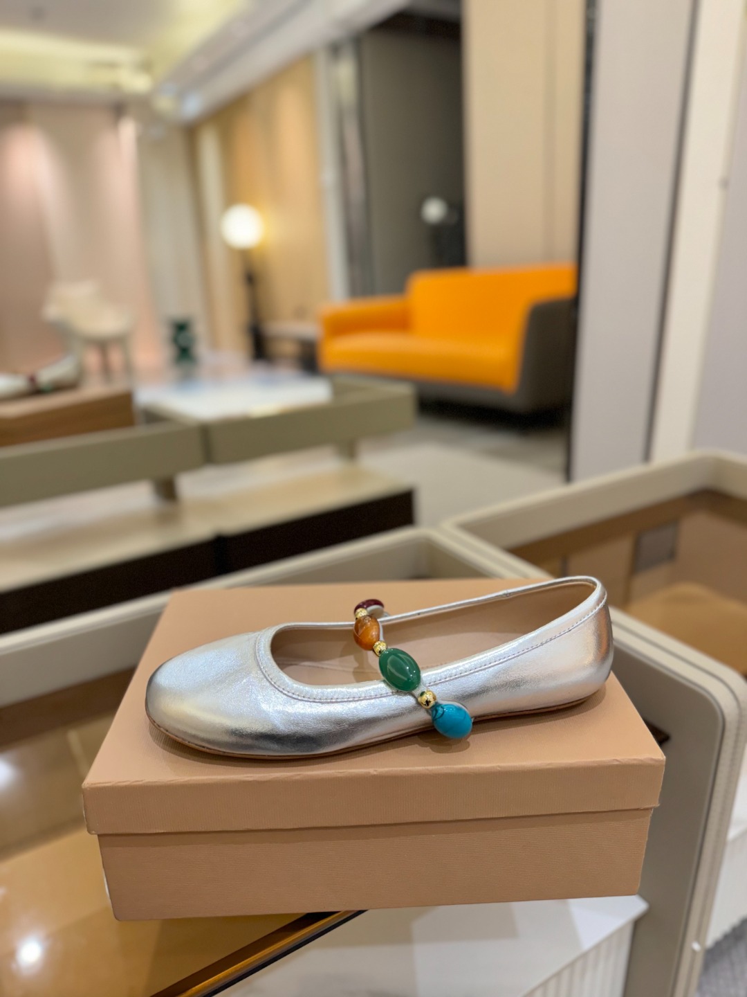 
    Gianvito Rossi
2025  春夏新款  罗西   GR  宝石芭蕾舞鞋平底玛丽珍