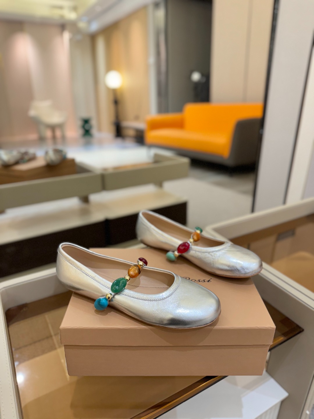
    Gianvito Rossi
2025  春夏新款  罗西   GR  宝石芭蕾舞鞋平底玛丽珍