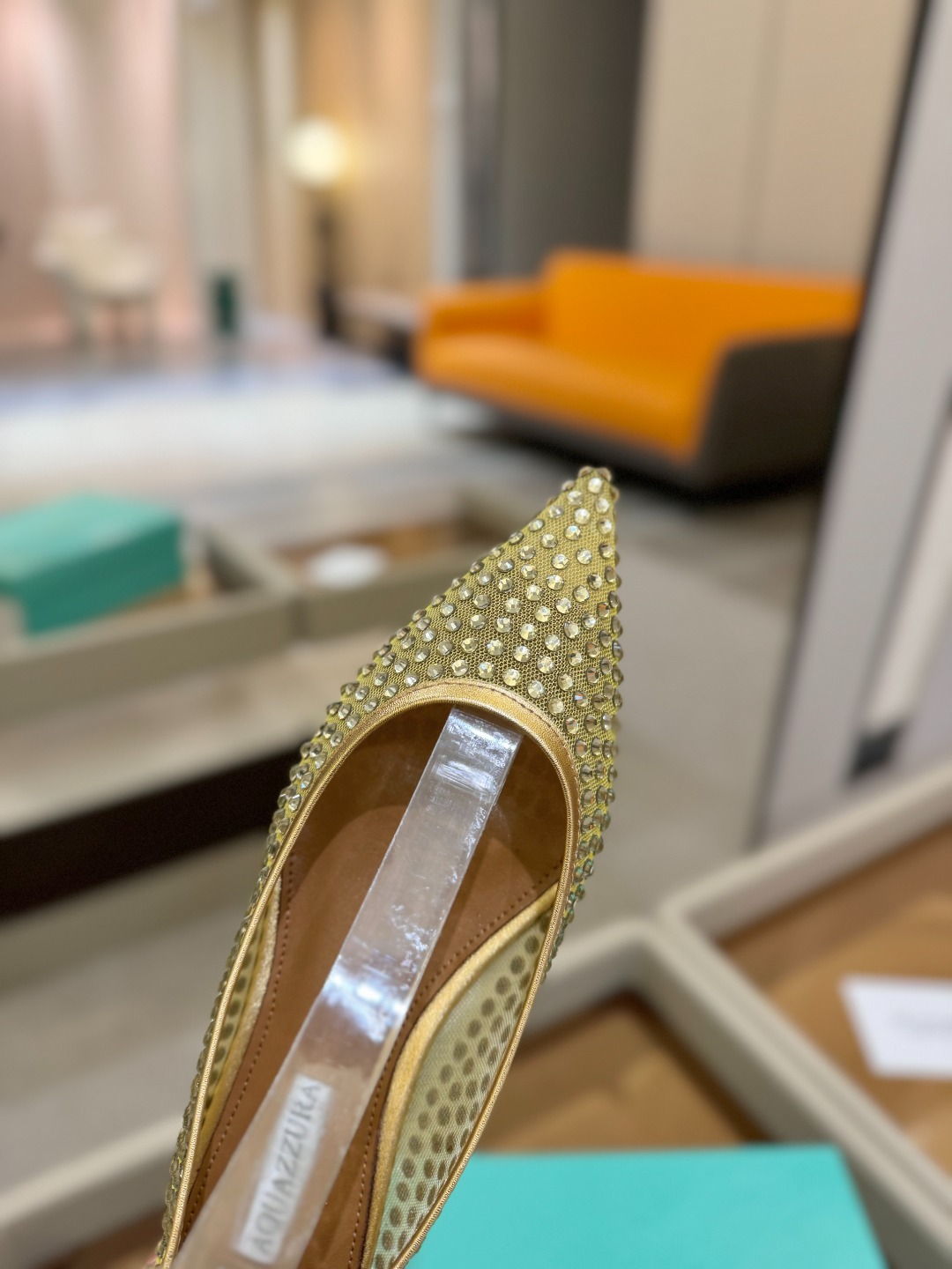 
Aquazzura   菠萝   2025  𝐒𝐒  𝐧𝐞𝐰春夏新品高跟凉鞋。满满的钻，超闪 🌸((☀