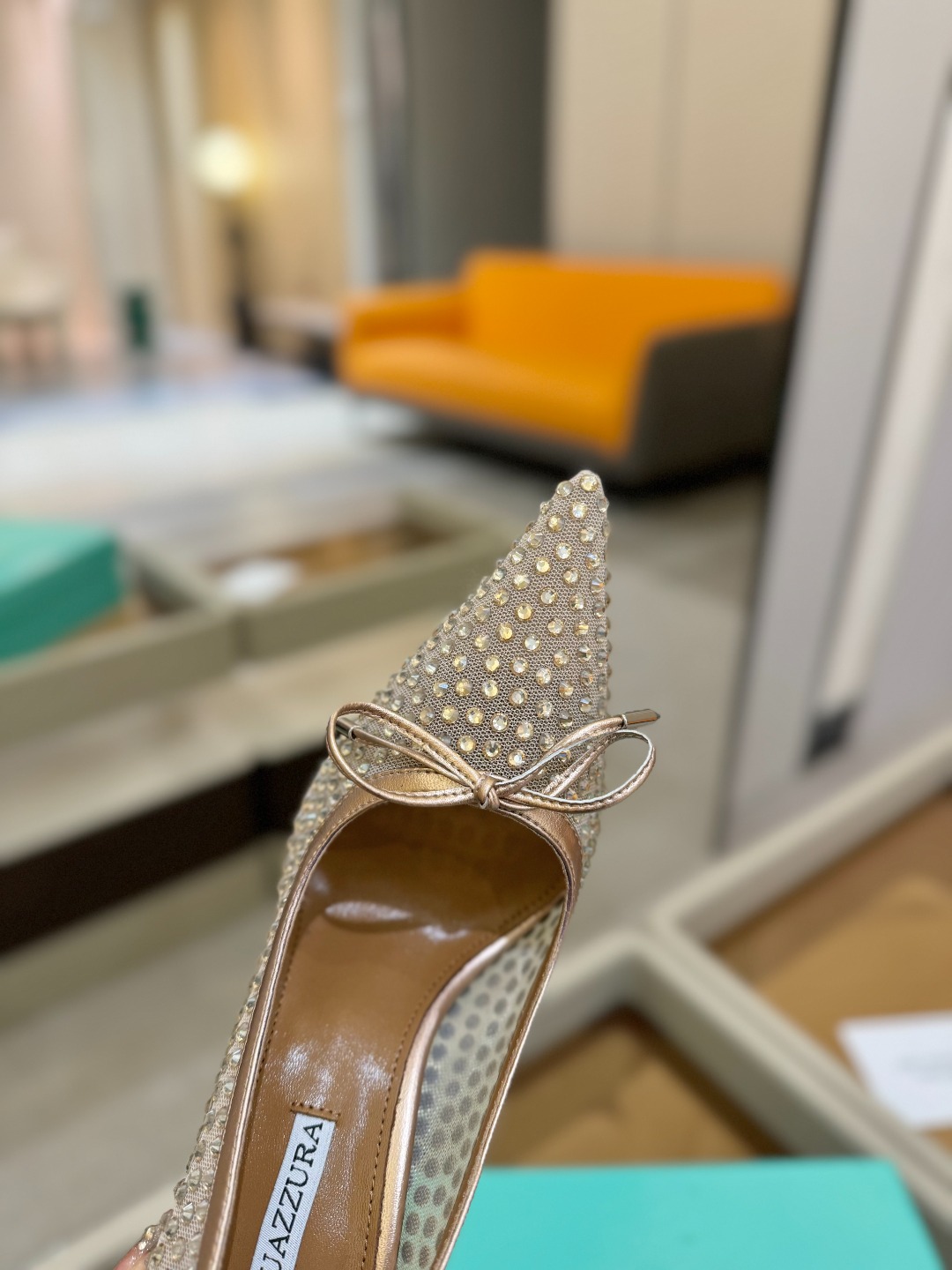 
Aquazzura   菠萝   2025  𝐒𝐒  𝐧𝐞𝐰春夏新品高跟凉鞋。满满的钻，超闪 🌸((☀
