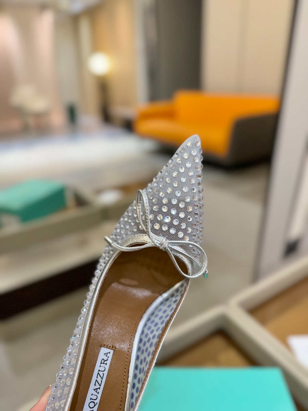 
Aquazzura   菠萝   2025  𝐒𝐒  𝐧𝐞𝐰春夏新品高跟凉鞋。满满的钻，超闪 🌸((☀